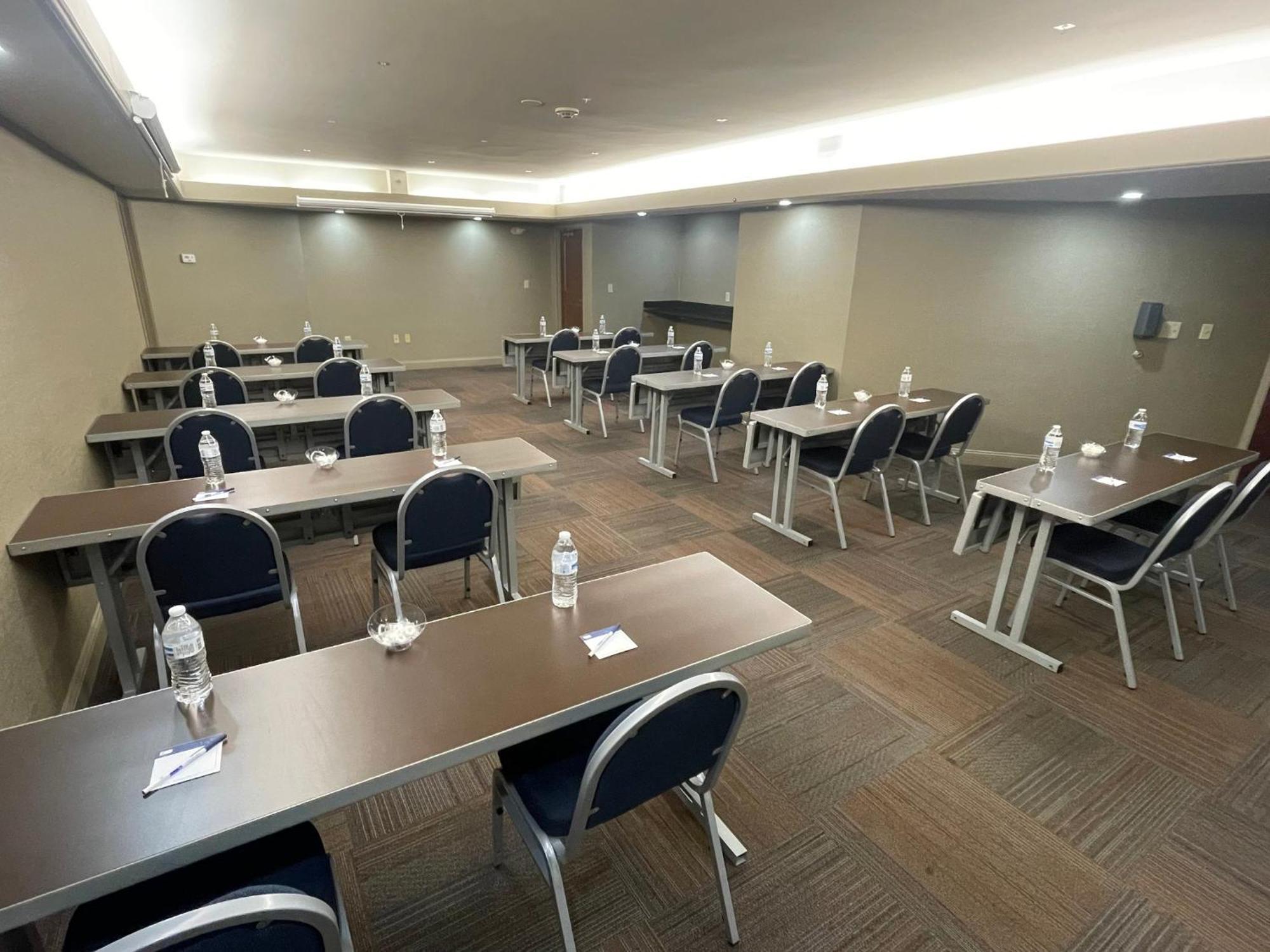 Hotel Express Downtown By Ihg 2*