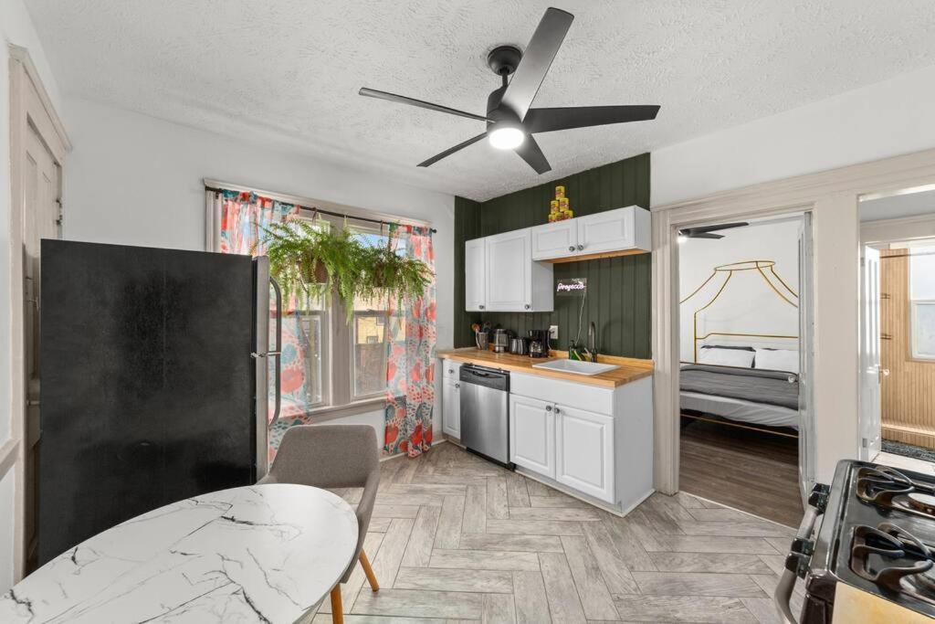 Pet Friendly 2br In Little Italy # 3