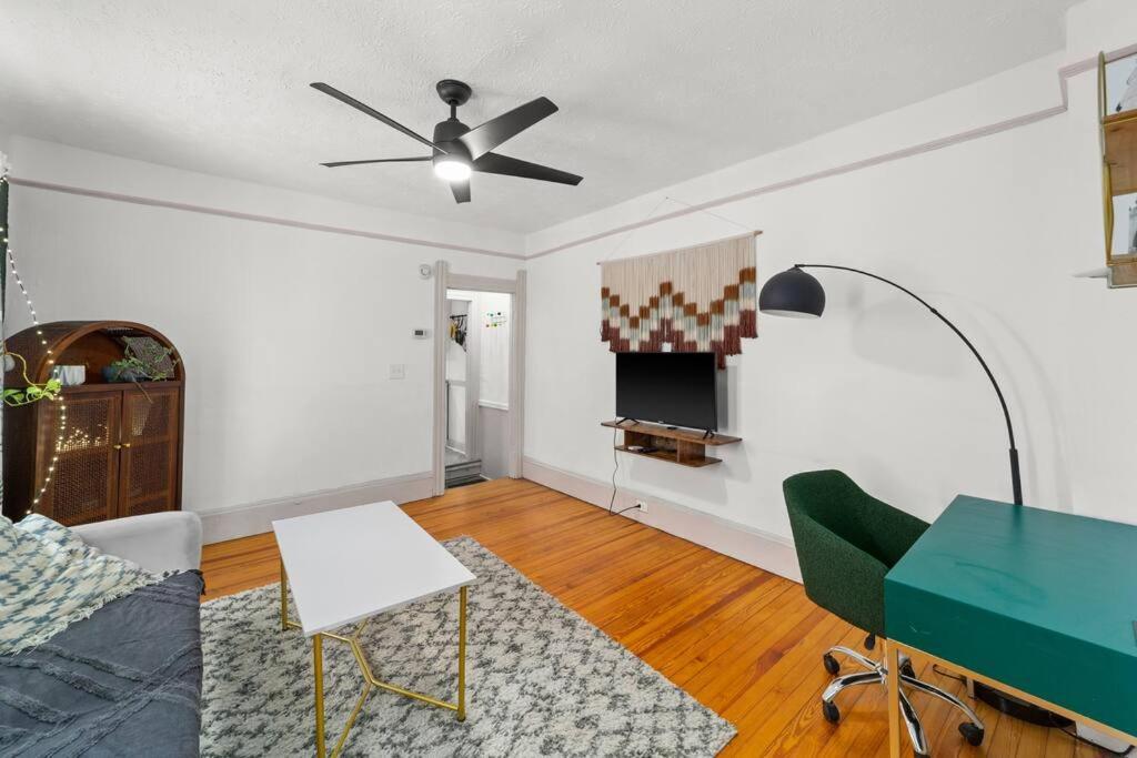 Pet Friendly 2br In Little Italy # 3 Apartment *