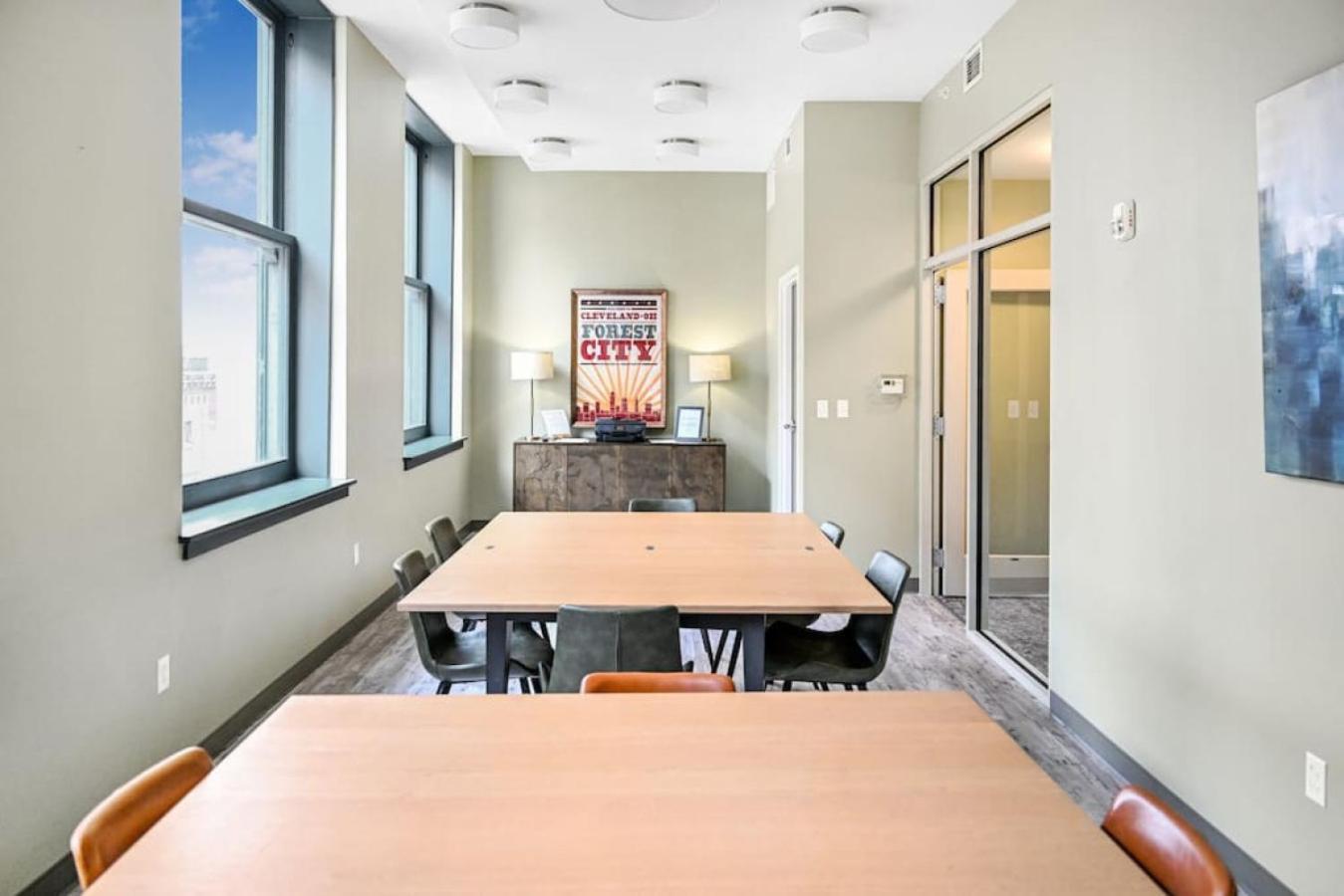 2br With Free Parking, Pool And Steam Downtown Cleveland- 204 * Cleveland