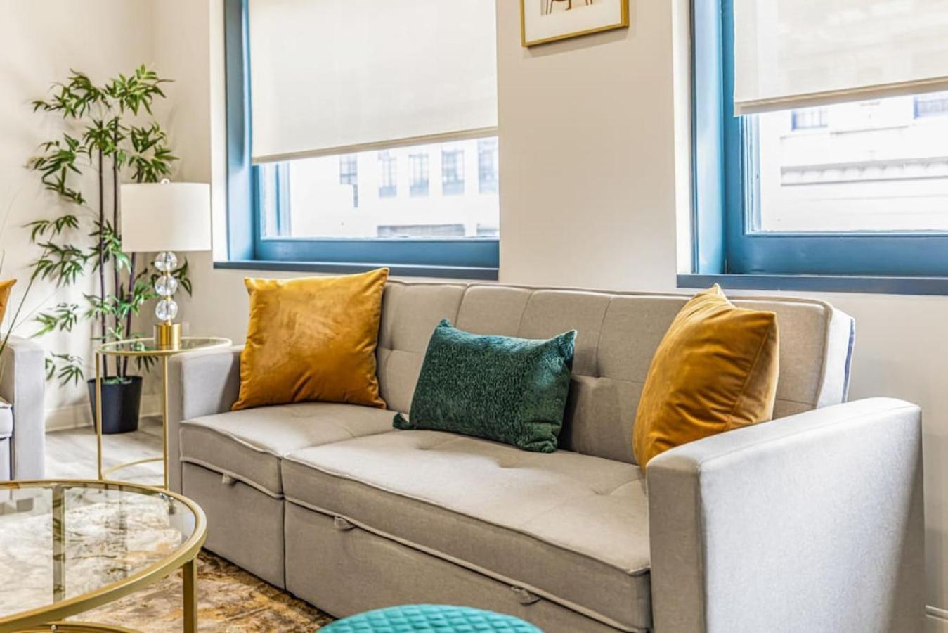 2br With Free Parking, Pool And Steam Downtown Cleveland- 204 Apartment *