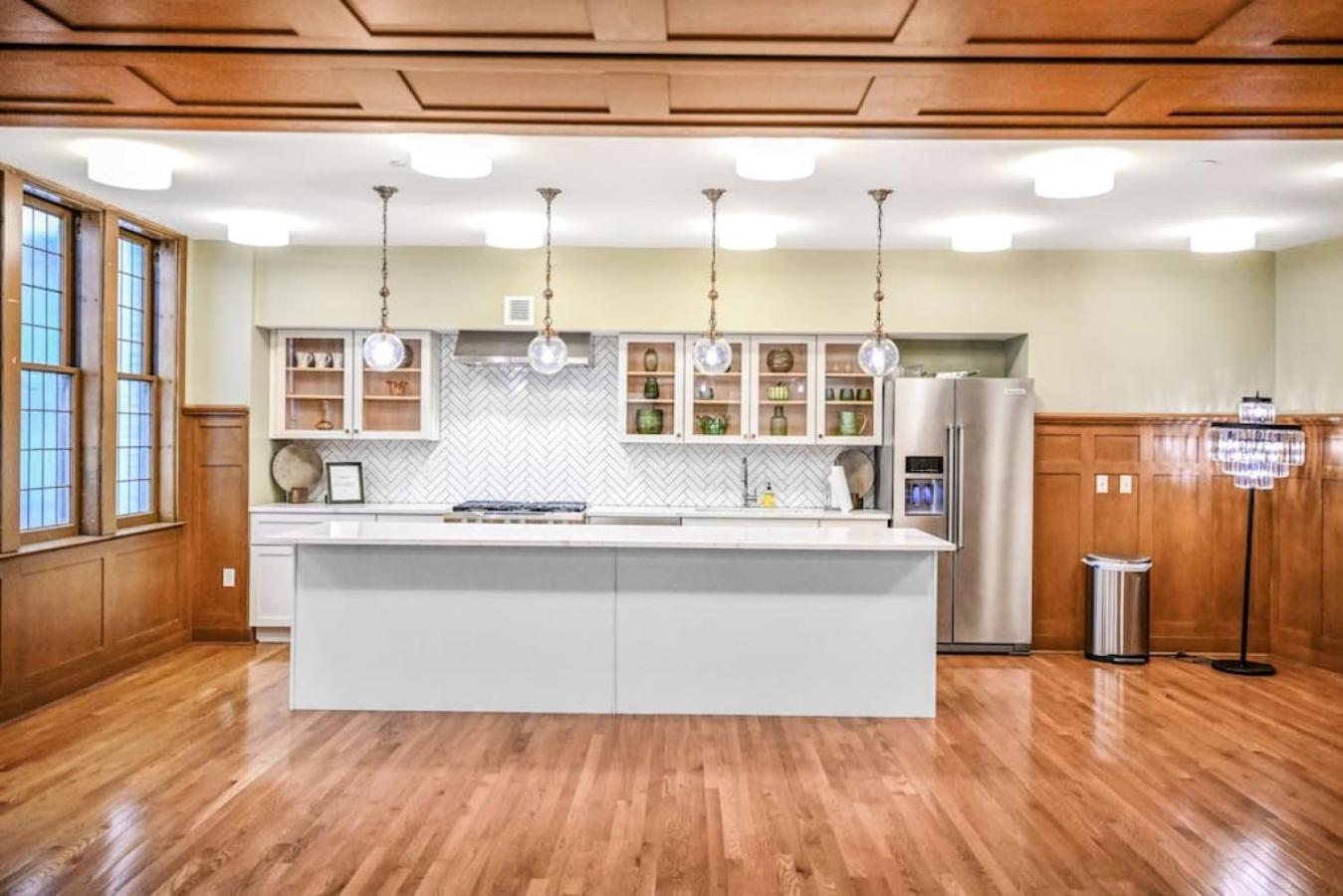 Apartment 2br With Free Parking, Pool And Steam Downtown Cleveland- 204 Cleveland
