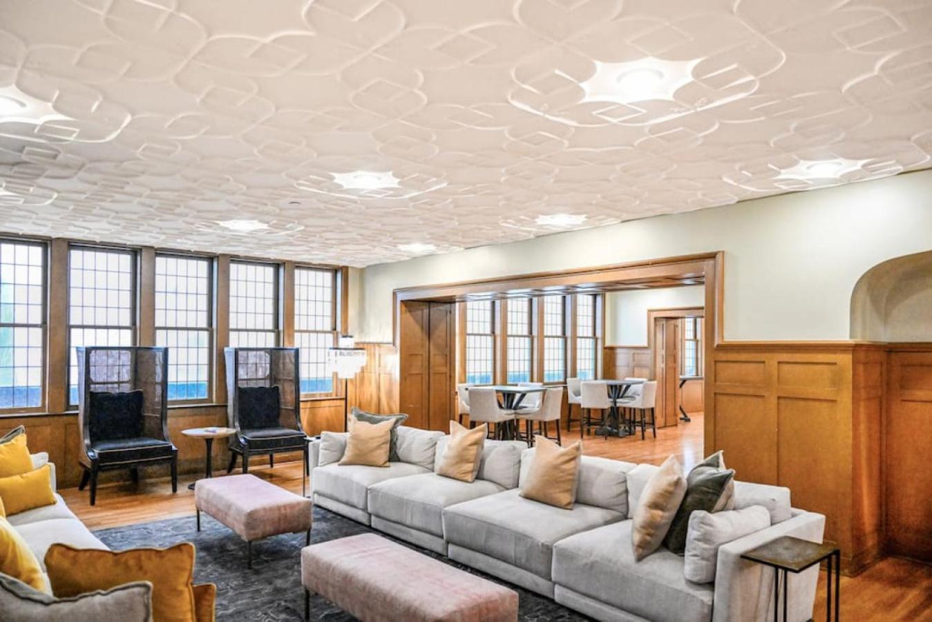 Apartment 2br With Free Parking, Pool And Steam Downtown Cleveland- 204