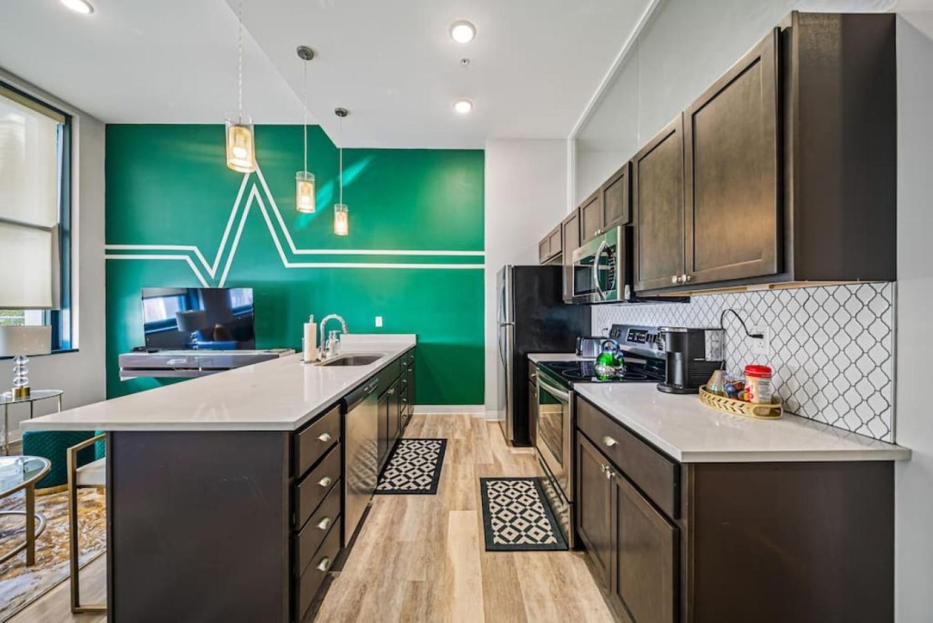 2br With Free Parking, Pool And Steam Downtown Cleveland- 204 Cleveland