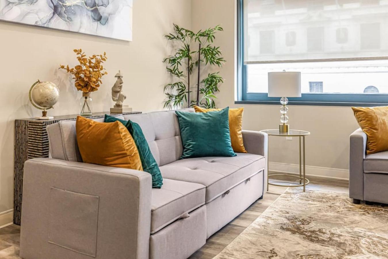 2br With Free Parking, Pool And Steam Downtown Cleveland- 204