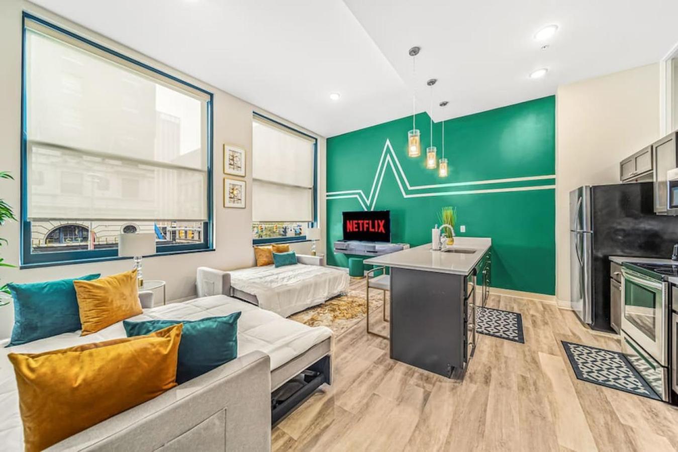 Apartment 2br With Free Parking, Pool And Steam Downtown Cleveland- 204 Cleveland