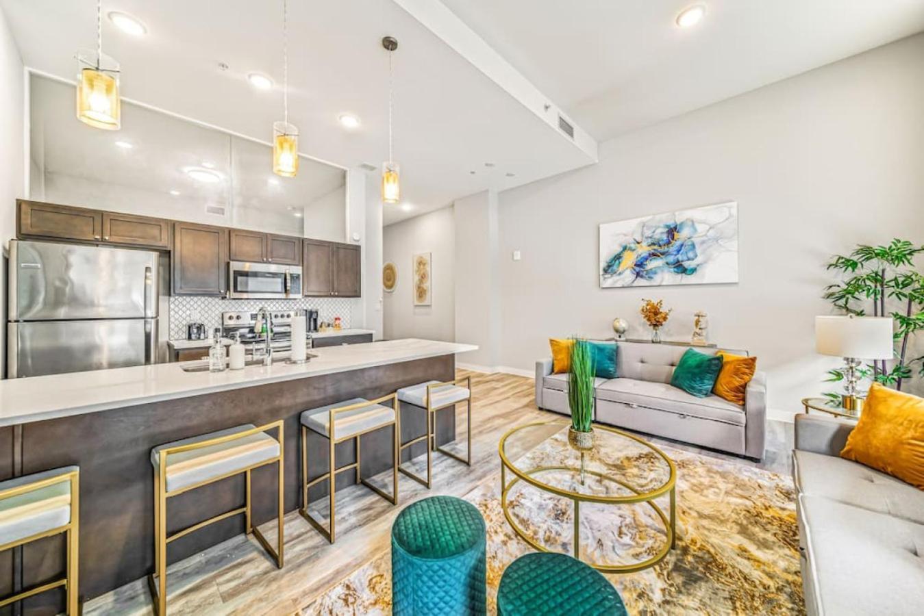 2br With Free Parking, Pool And Steam Downtown Cleveland- 204 Apartment