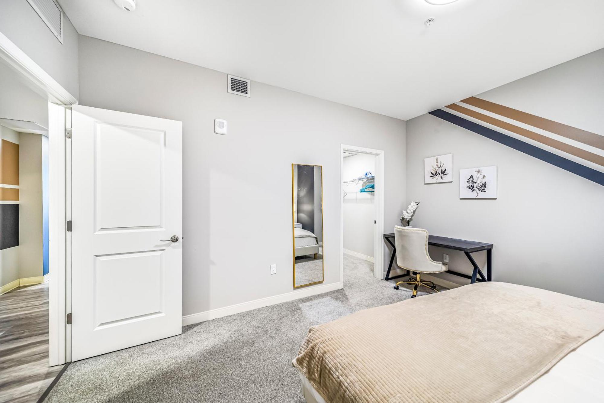 Apartment 506- 2br Unit With Olympic Pool & Steam Access In Downtown Playhouse Square *