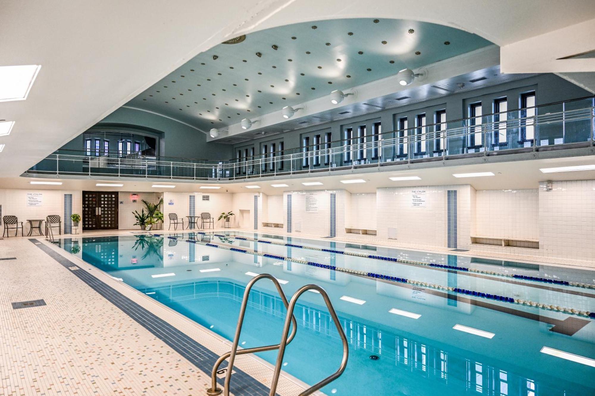 Apartment 506- 2br Unit With Olympic Pool & Steam Access In Downtown Playhouse Square *