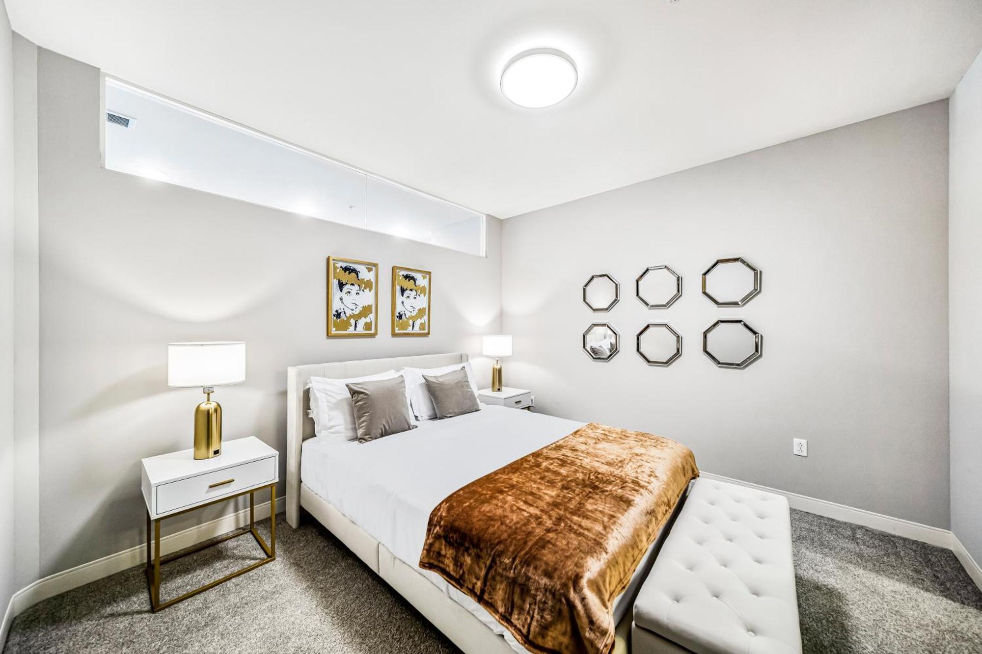 Apartment 506- 2br Unit With Olympic Pool & Steam Access In Downtown Playhouse Square