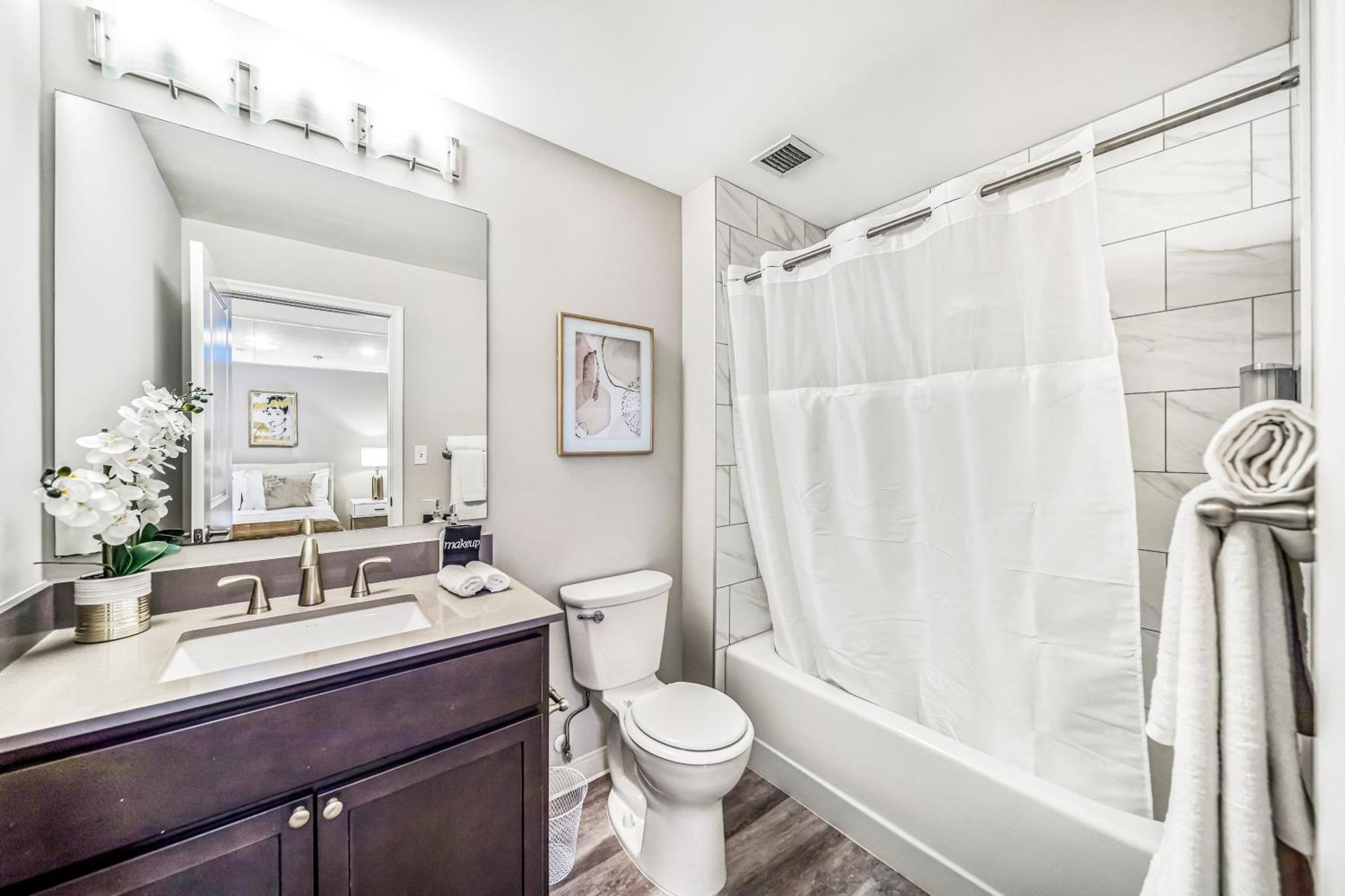 Apartment 506- 2br Unit With Olympic Pool & Steam Access In Downtown Playhouse Square Cleveland