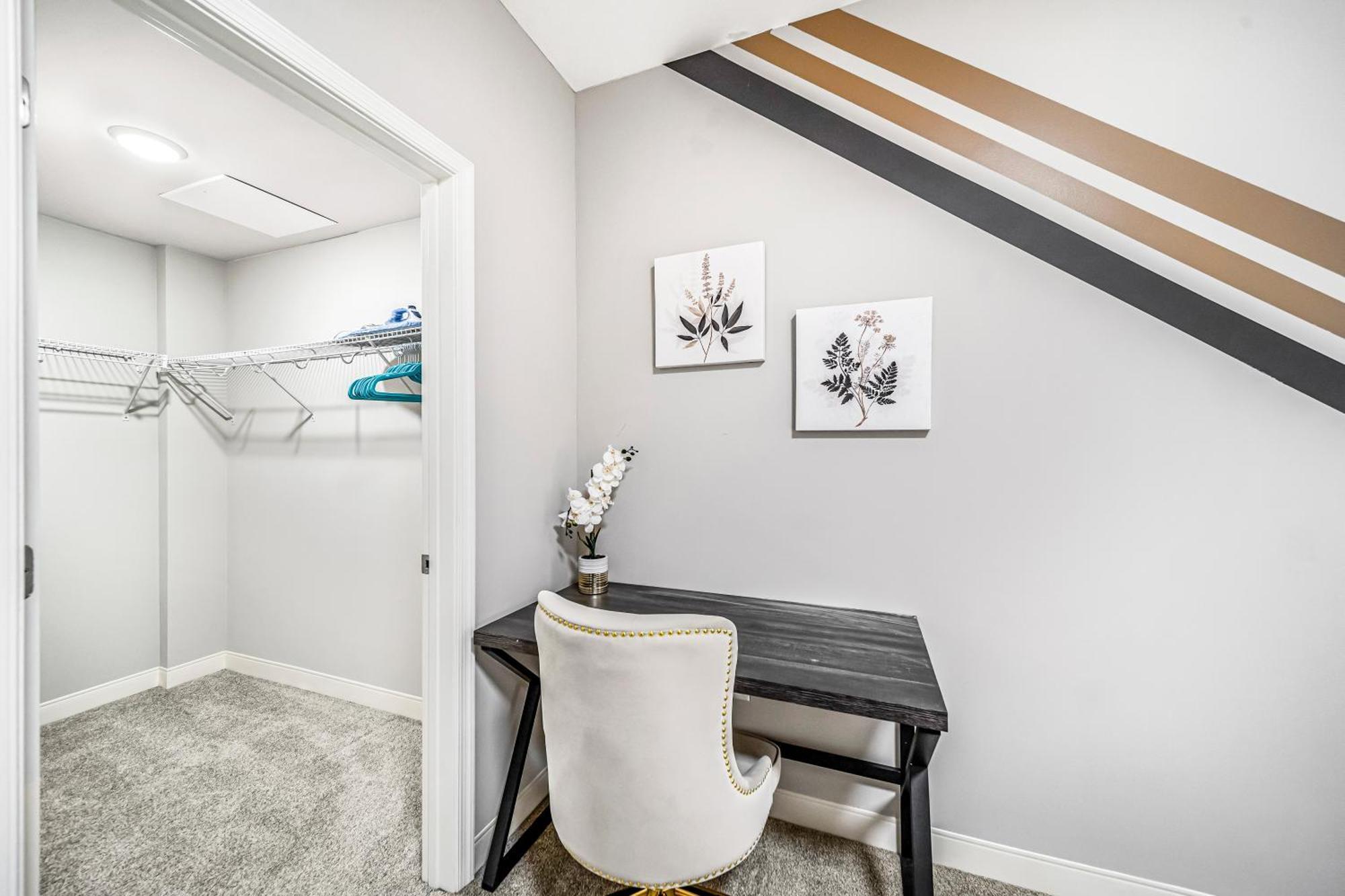 Apartment 506- 2br Unit With Olympic Pool & Steam Access In Downtown Playhouse Square *