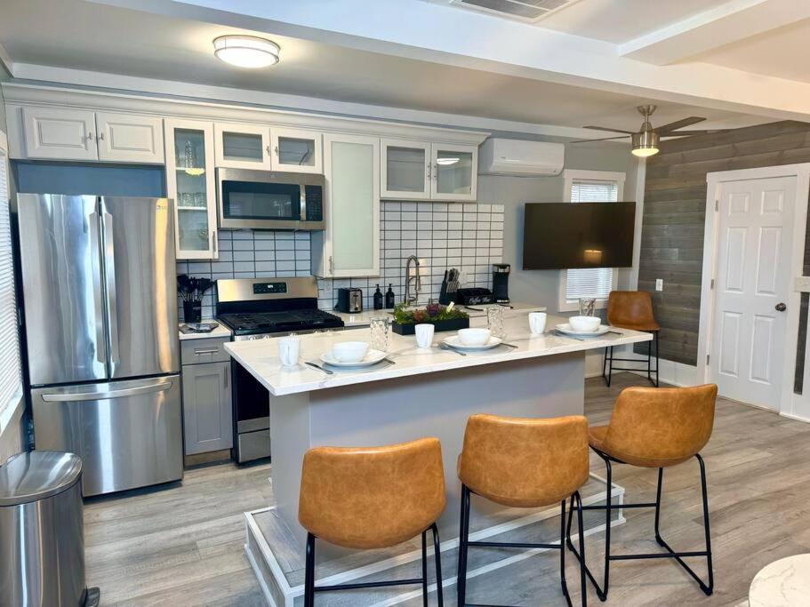 Little House On 47th Apartment *