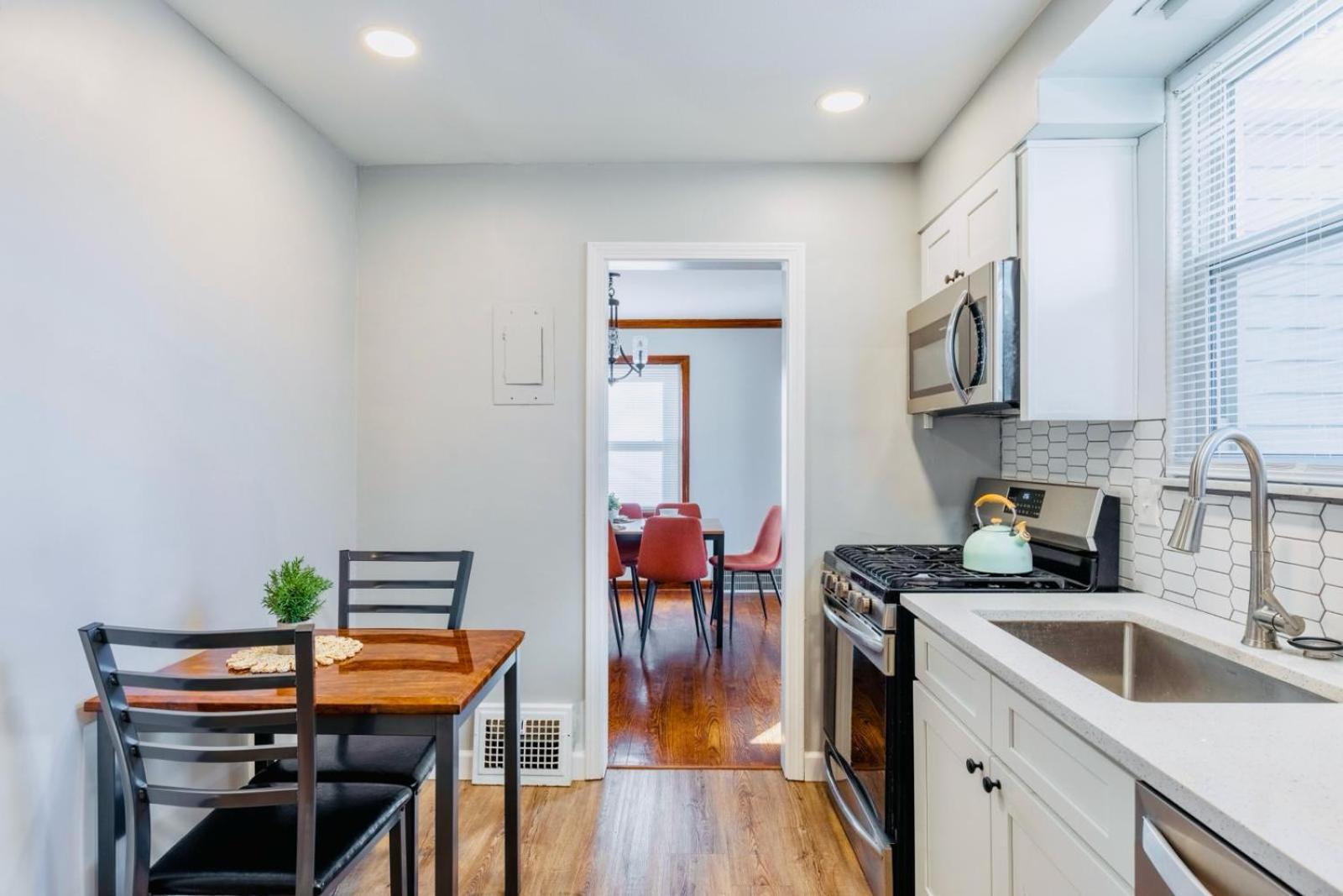 Charming Heights Apartment *