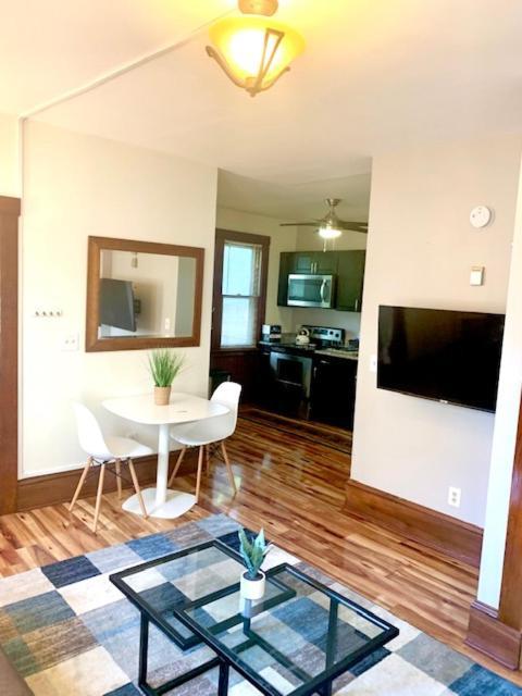 Cozy And Wonderful W47th Cleveland