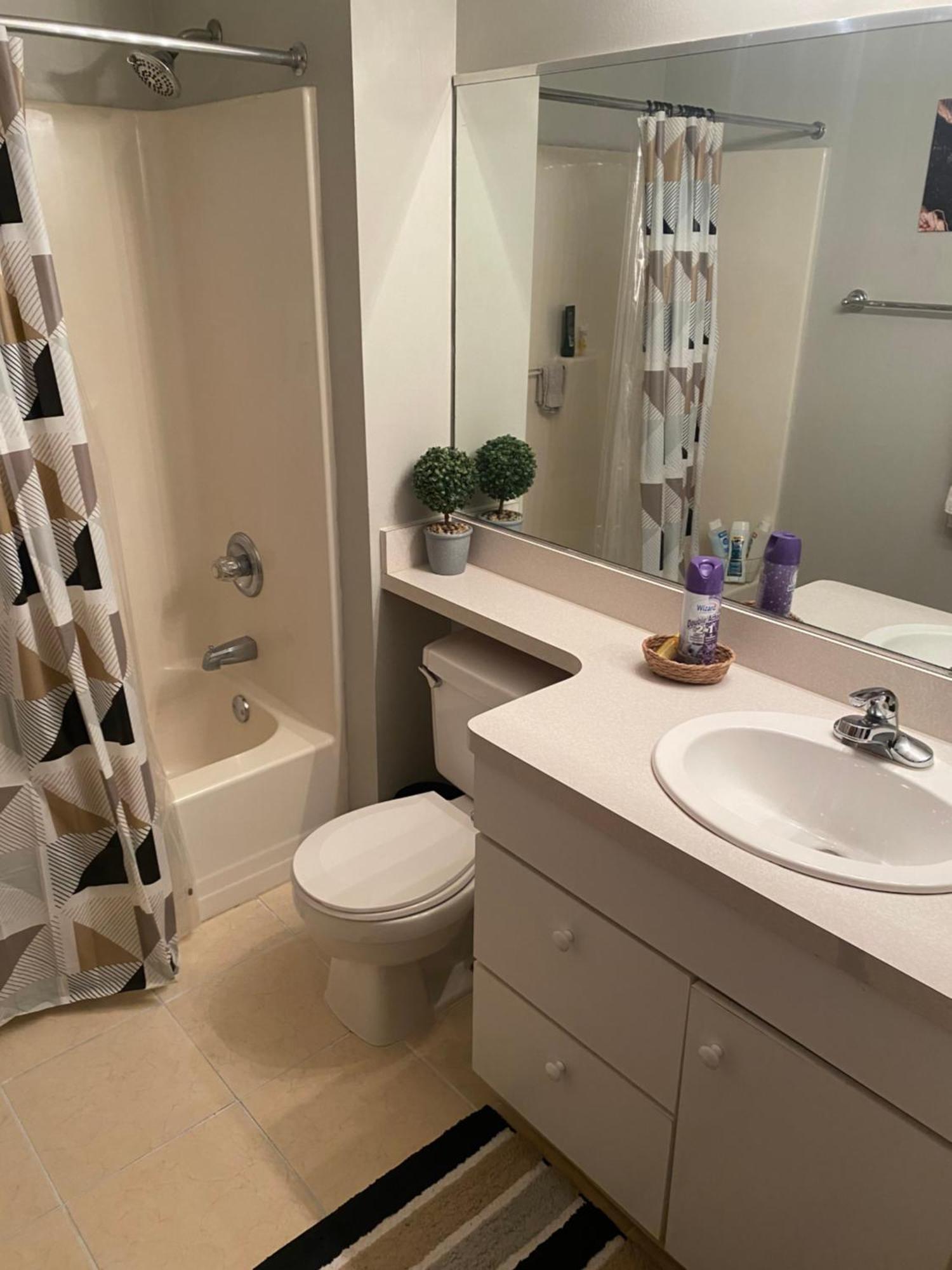 Downtown Cle Loft, River View, King Bed, Free Parking Apartment