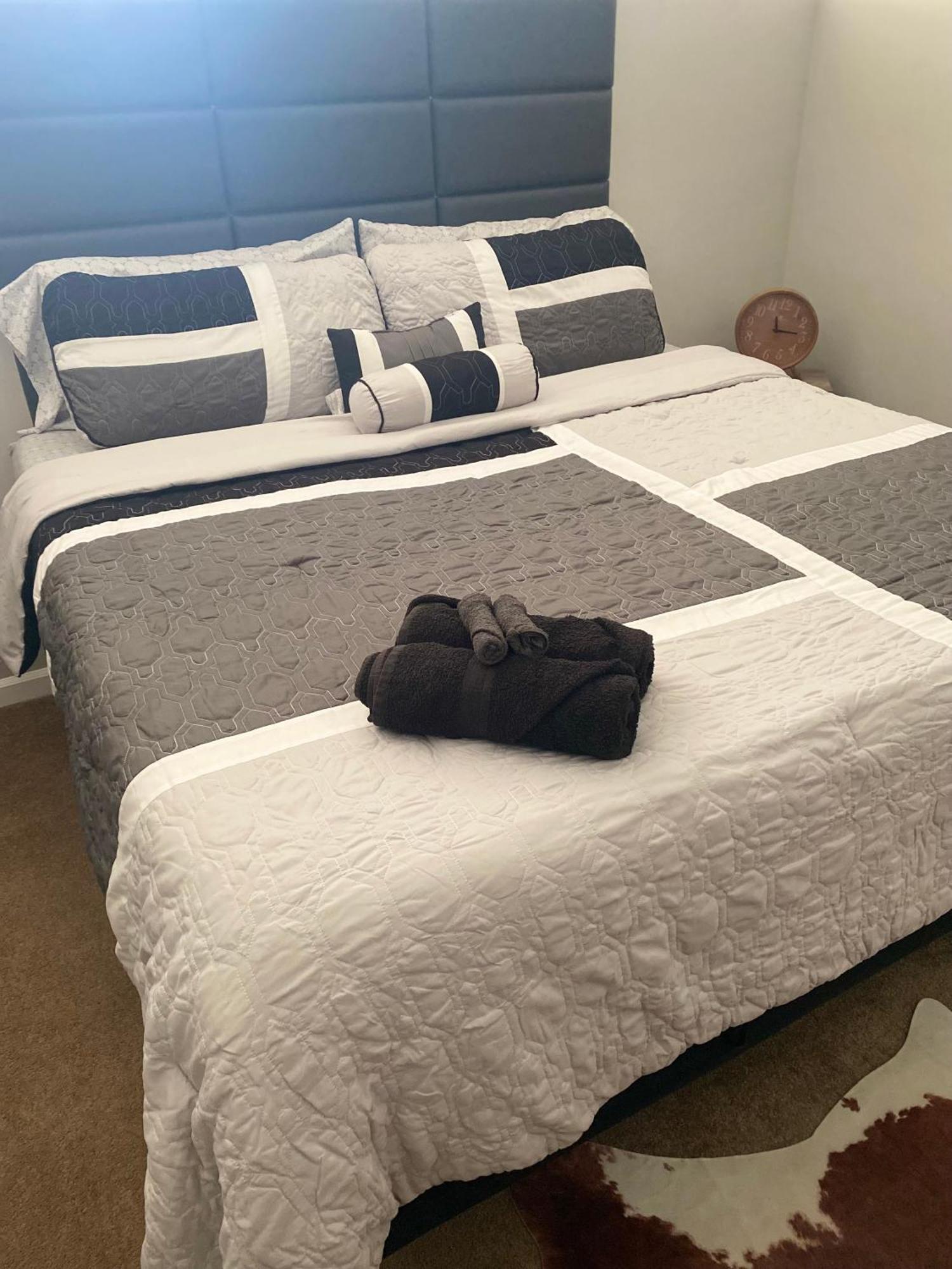 Apartment Downtown Cle Loft, River View, King Bed, Free Parking Cleveland