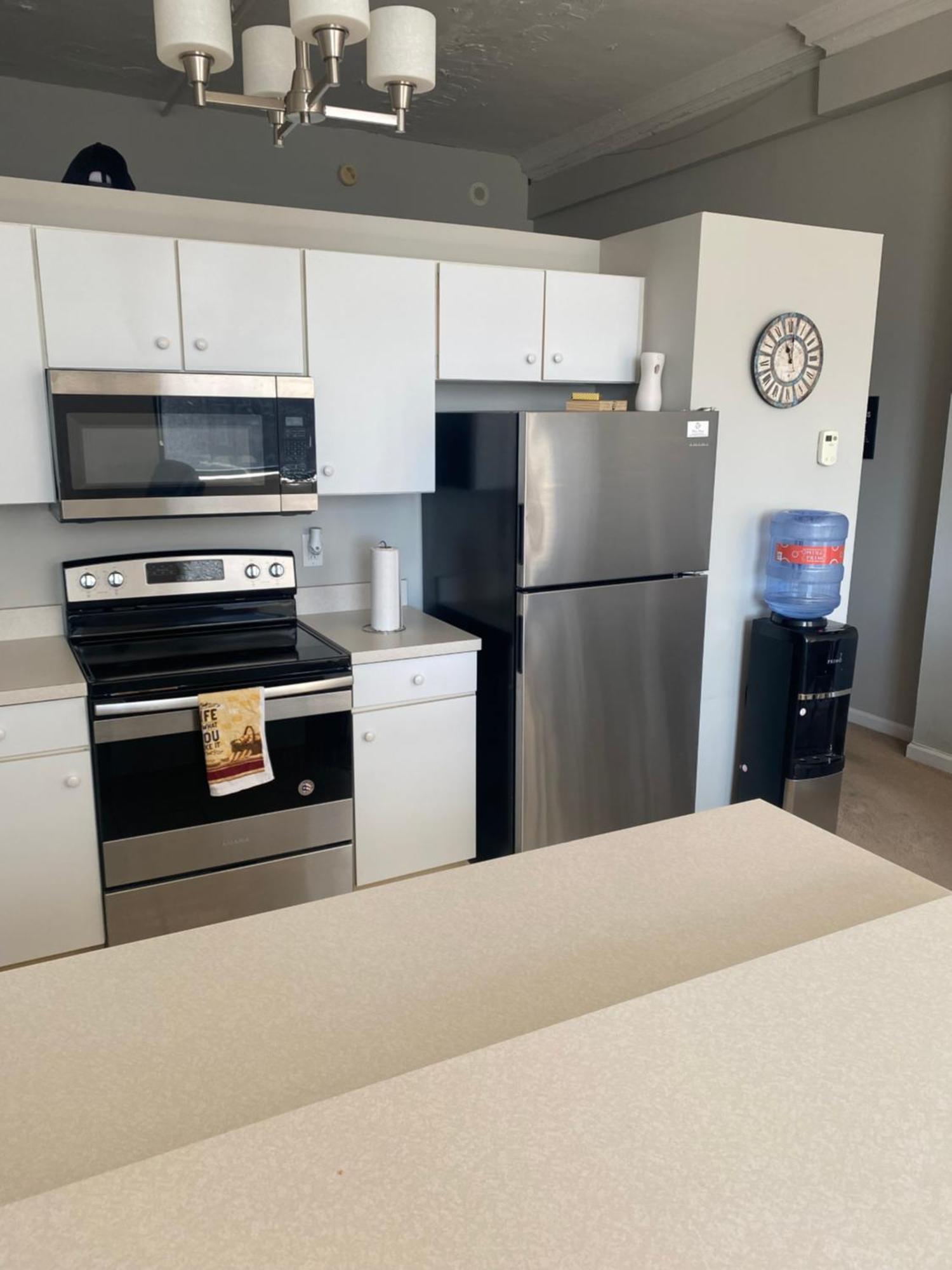 Downtown Cle Loft, River View, King Bed, Free Parking Apartment