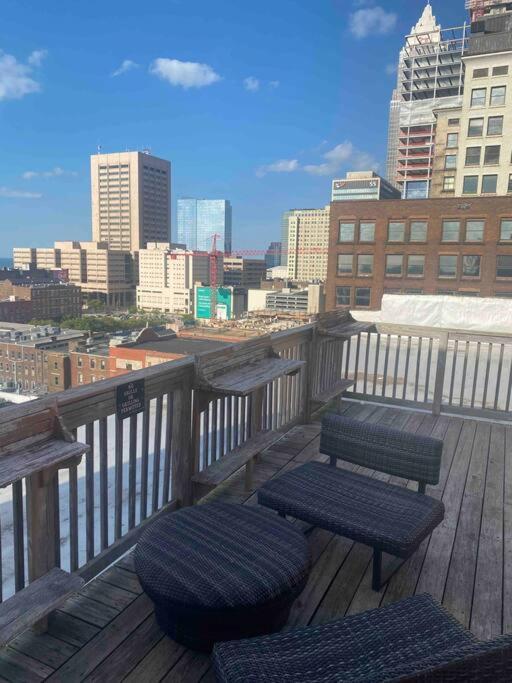 Apartment Downtown Cle Loft, River View, King Bed, Free Parking
