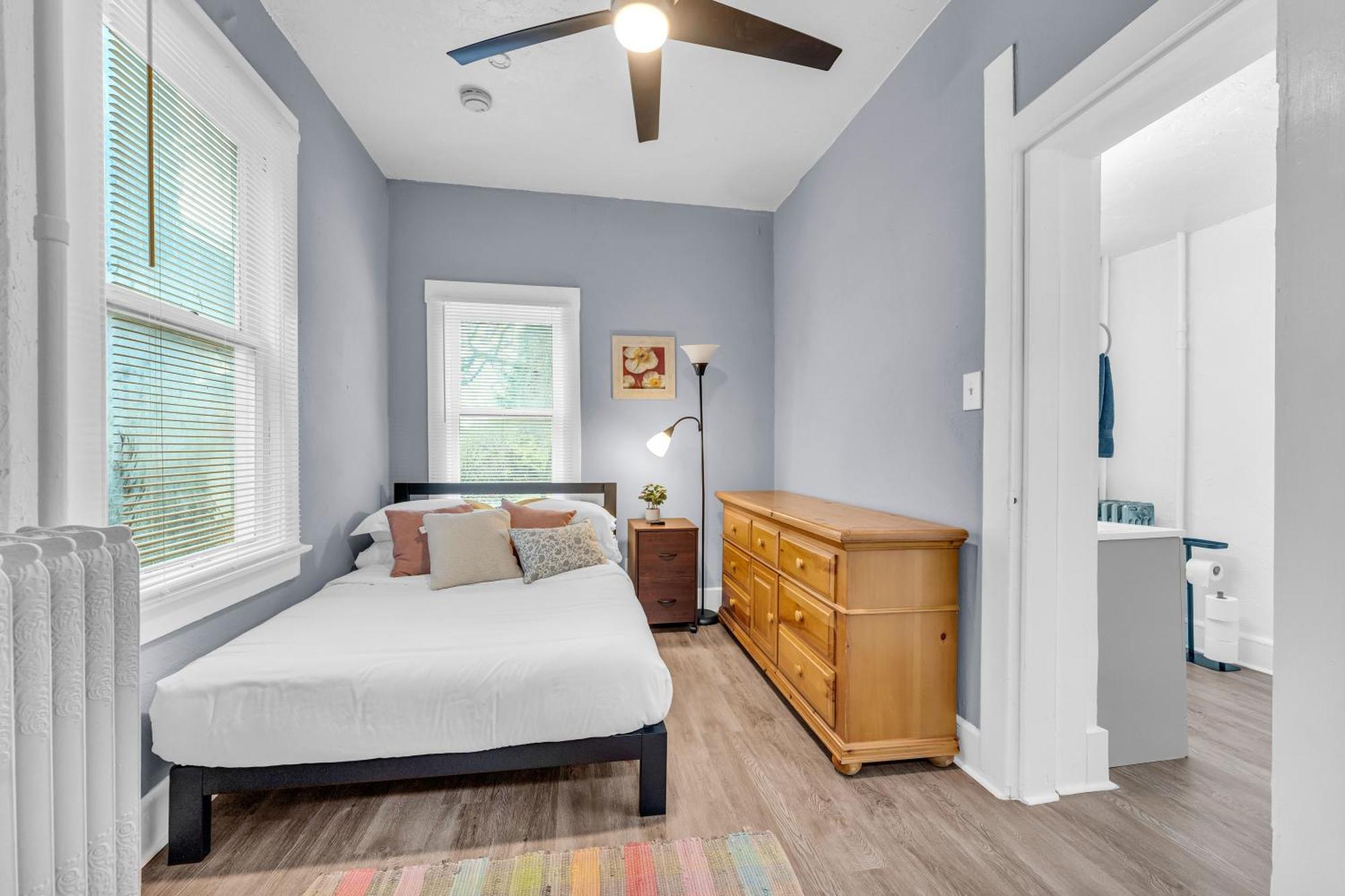 Apartment Historic Cozy Haven In Little Italy Cleveland