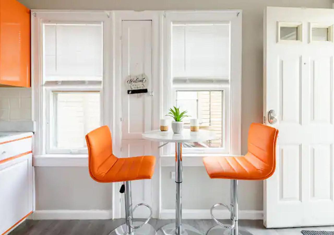 The Sunstone Retreat - Your Brooklyn Centre Haven Comfort To Explore Near Downtown With Parking, 300mb Wifi & Self Check-in