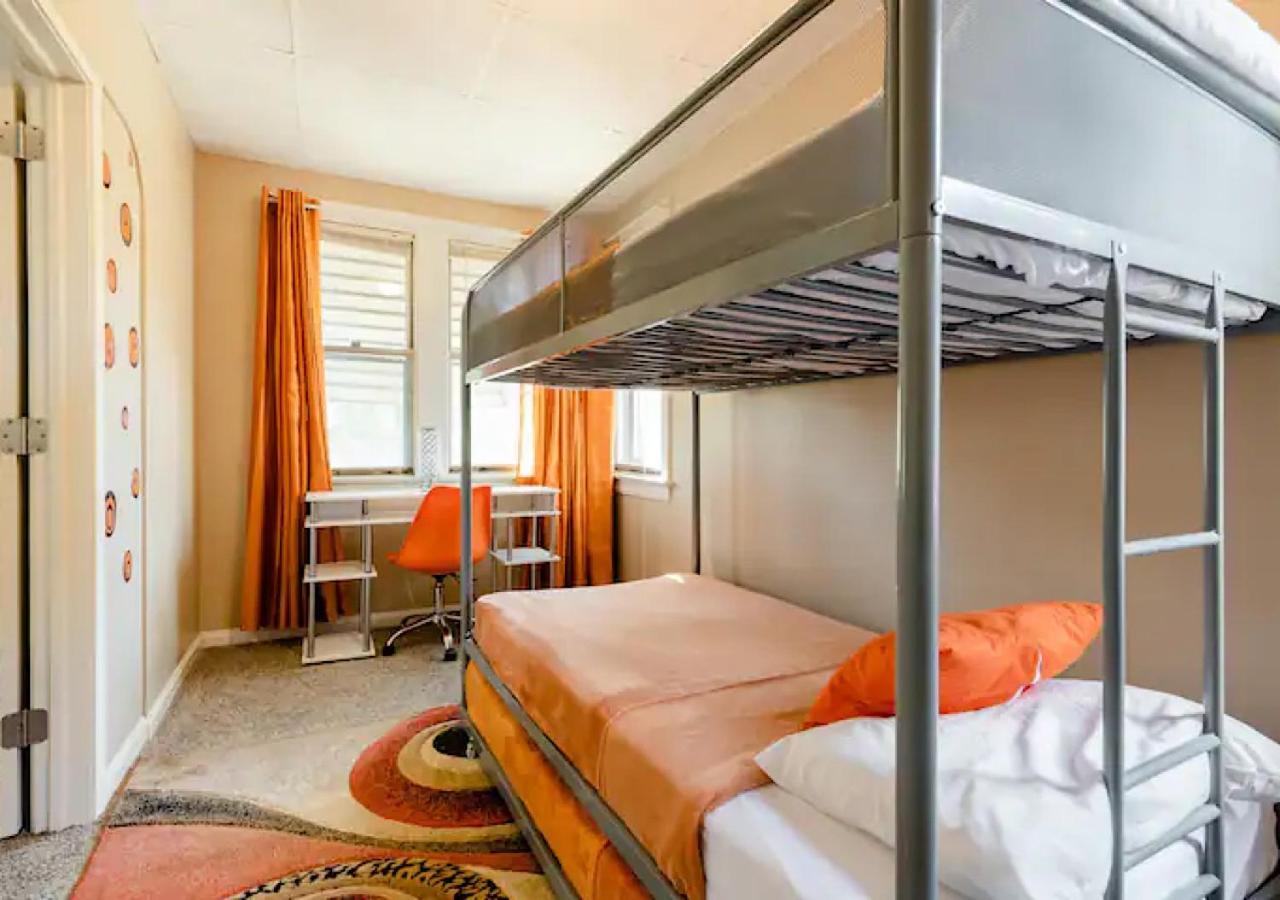 The Sunstone Retreat - Your Brooklyn Centre Haven Comfort To Explore Near Downtown With Parking, 300mb Wifi & Self Check-in Holiday home Cleveland