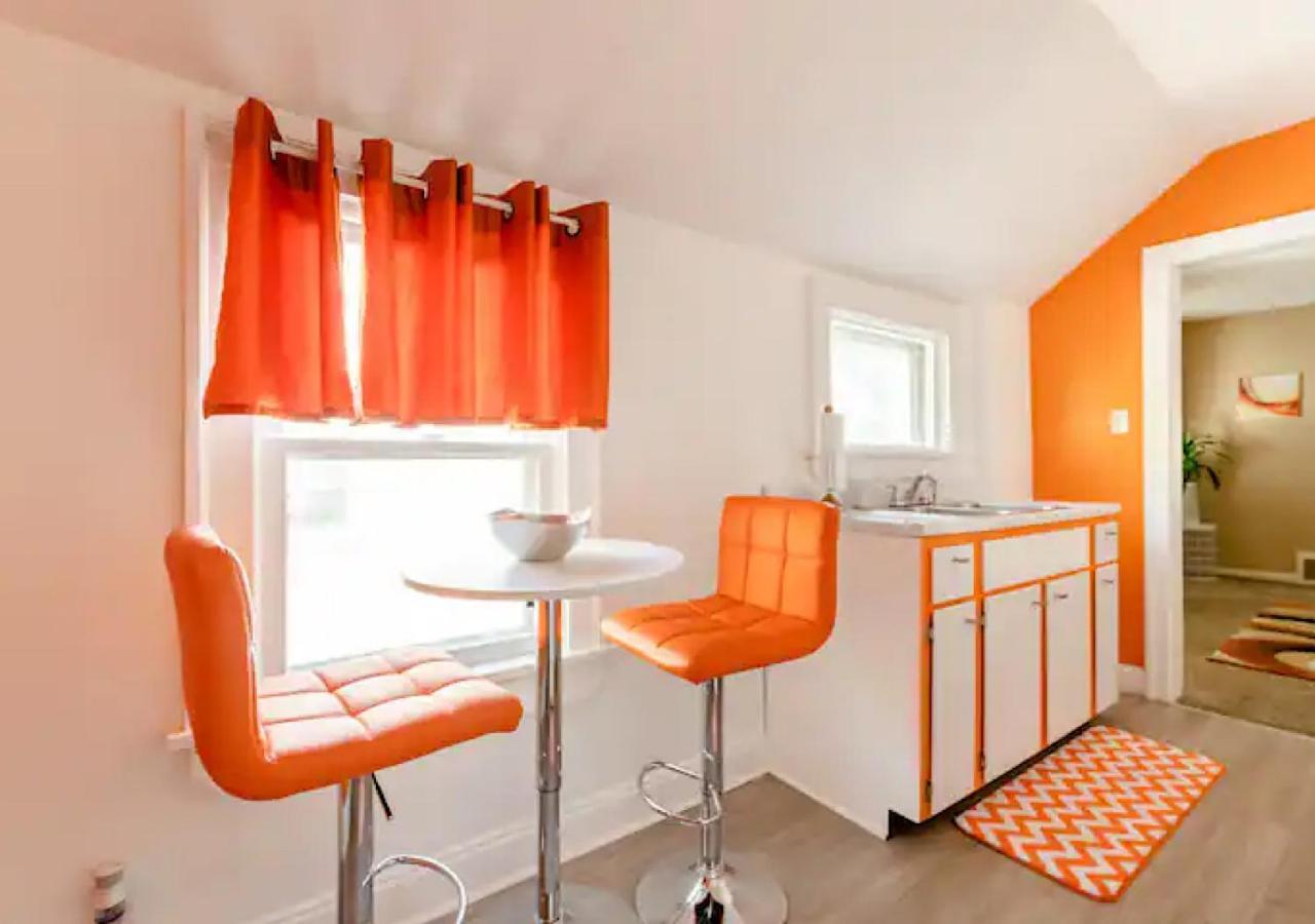 The Sunstone Retreat - Your Brooklyn Centre Haven Comfort To Explore Near Downtown With Parking, 300mb Wifi & Self Check-in