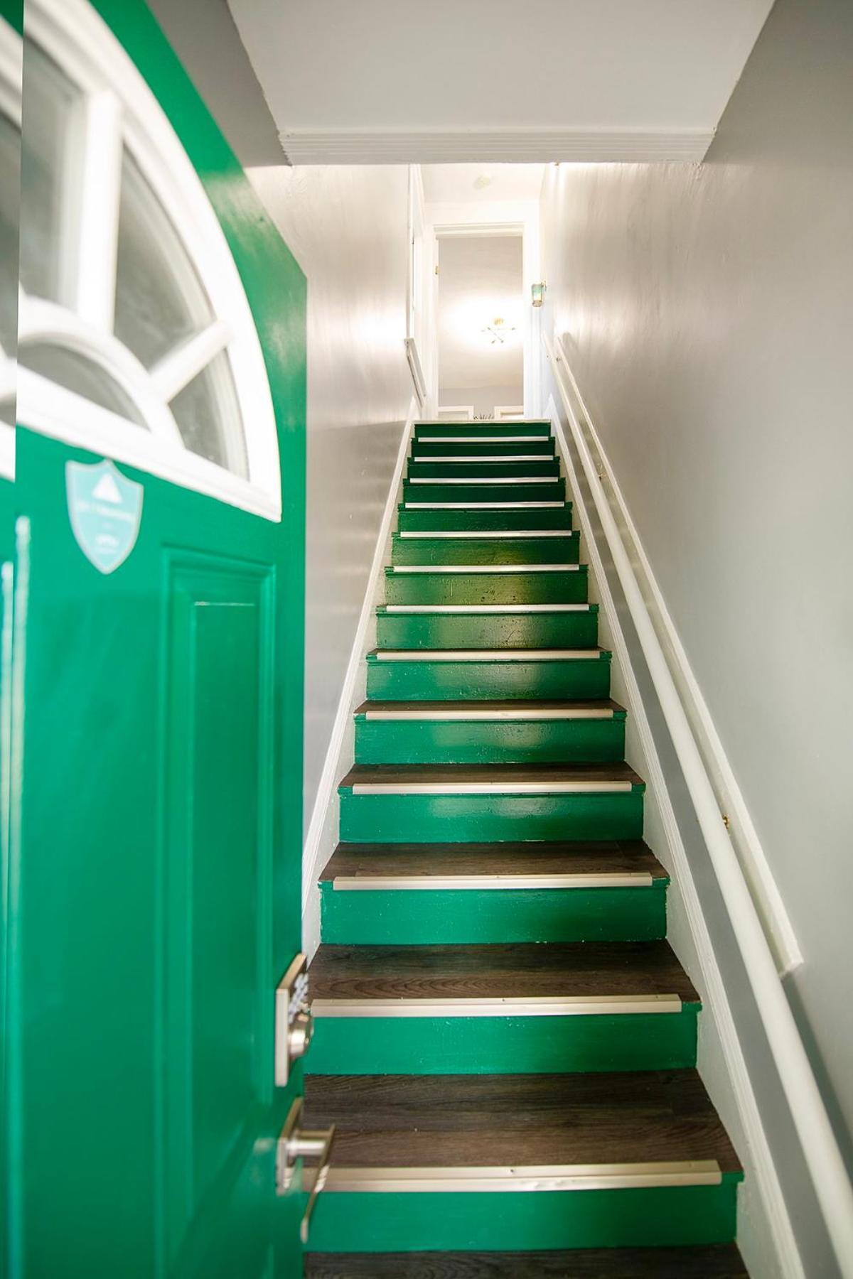Holiday home The Tremont Emerald - By Christmas Story House - Historic Charm & Modern Comfort Near Downtown With Parking, 300mb Wifi & Self Check-in *
