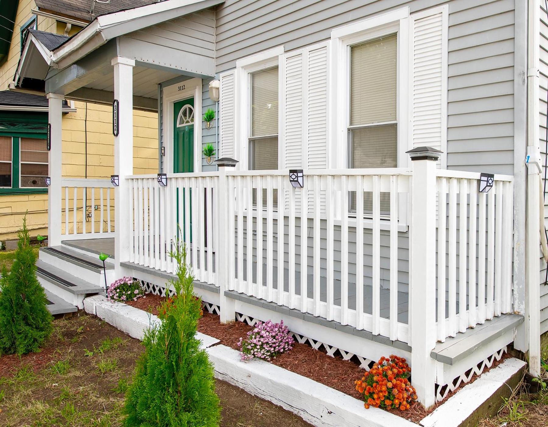 The Tremont Emerald - By Christmas Story House - Historic Charm & Modern Comfort Near Downtown With Parking, 300mb Wifi & Self Check-in * Cleveland