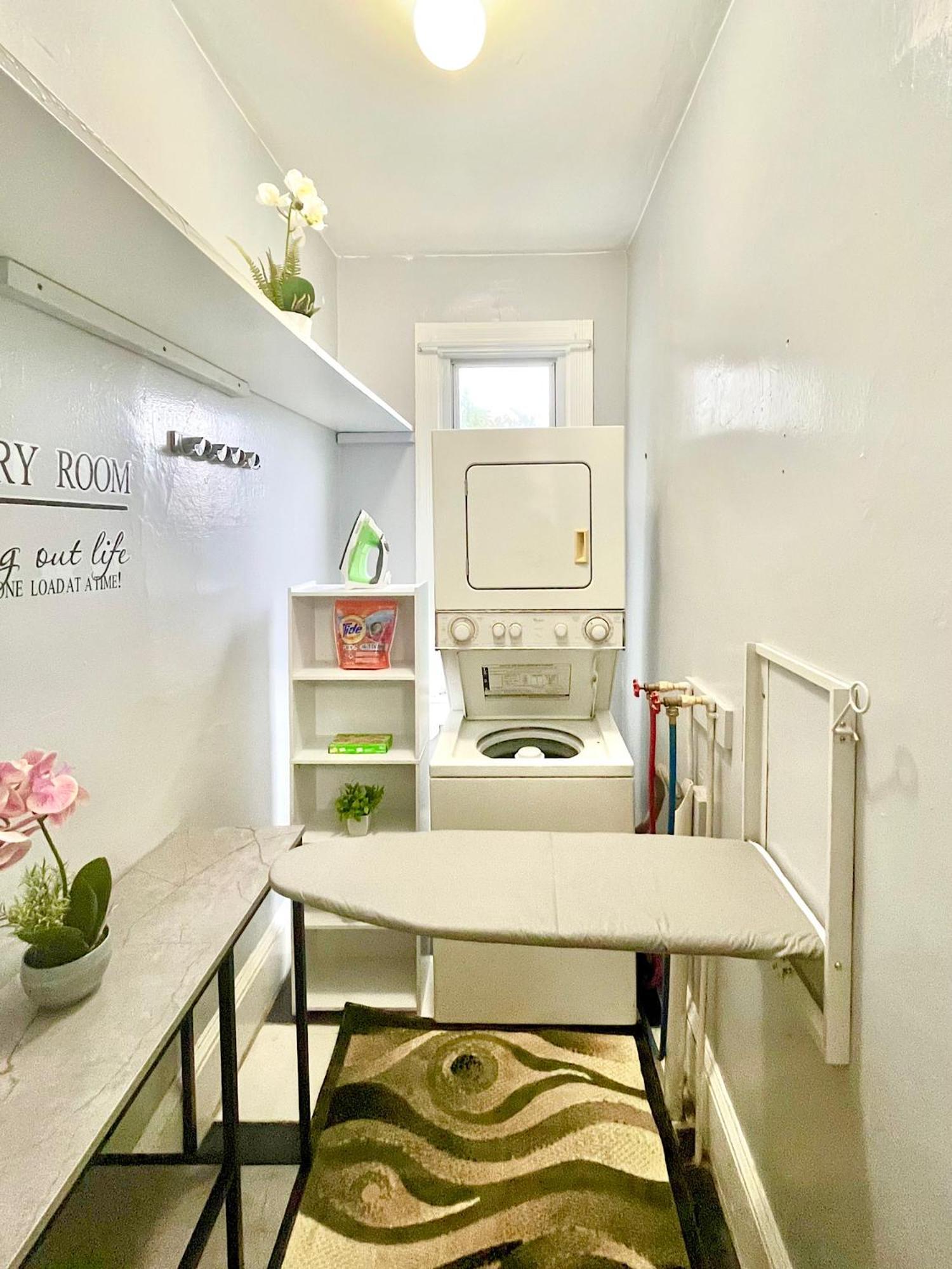 Holiday home The Tremont Emerald - By Christmas Story House - Historic Charm & Modern Comfort Near Downtown With Parking, 300mb Wifi & Self Check-in Cleveland