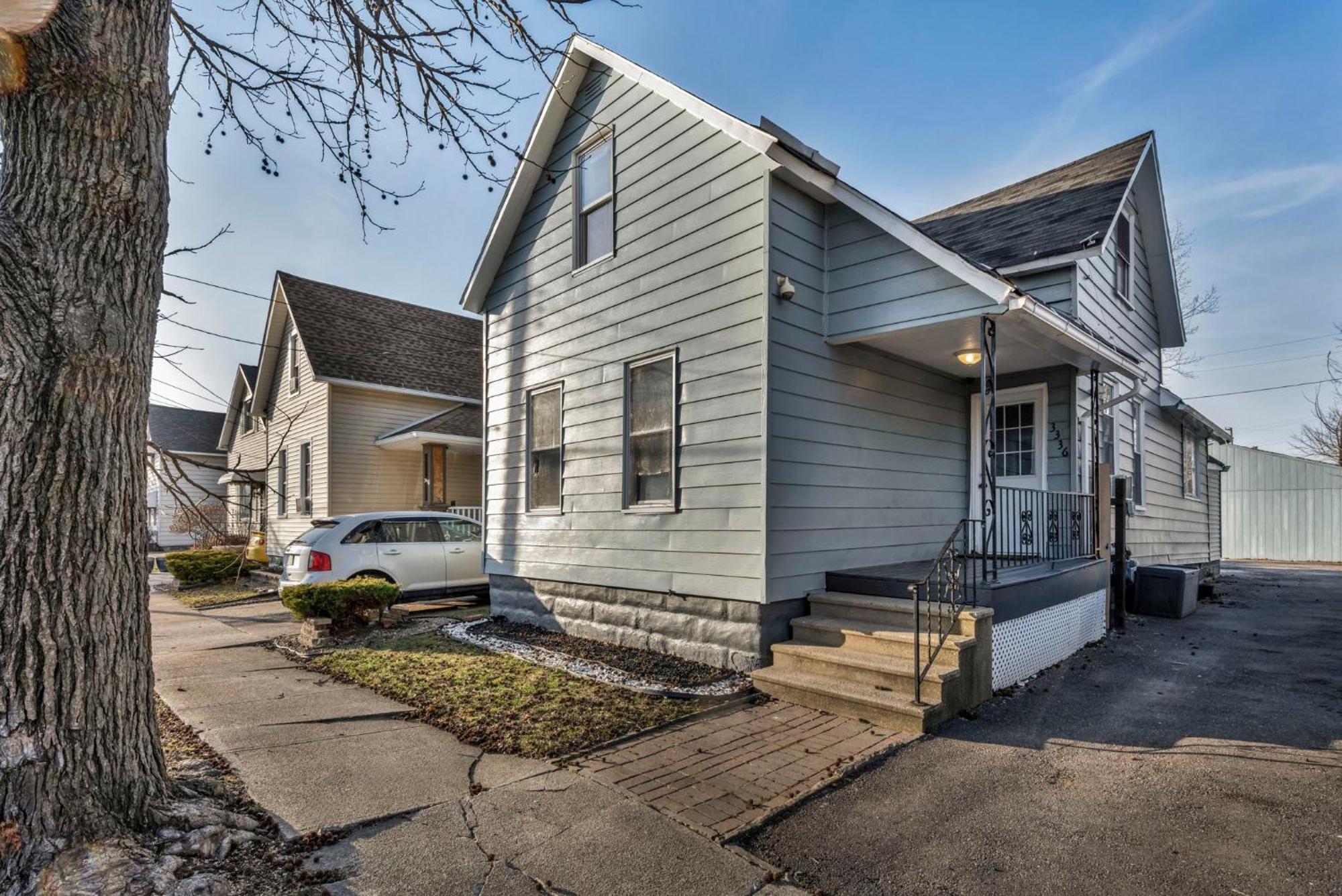 3336 Storer 1 Bedroom 2 *