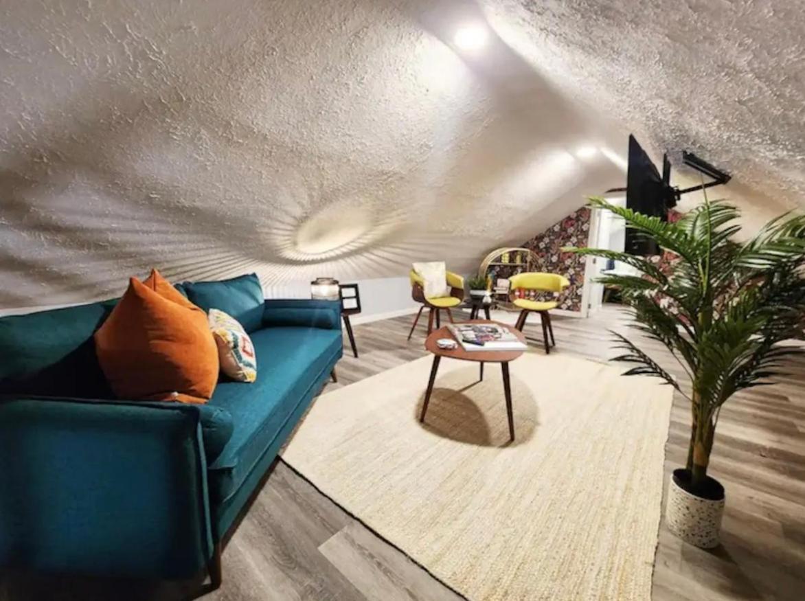 Apartment Attic Retreat 5 Minutes From Westside Market *