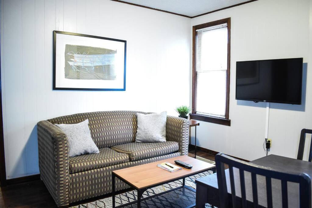 Apartment The House Hotels-5 Mins From Downtown-w45th1 Lower