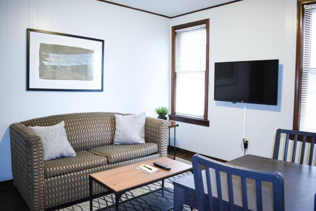 The House Hotels-5 Mins From Downtown-w45th1 Lower
