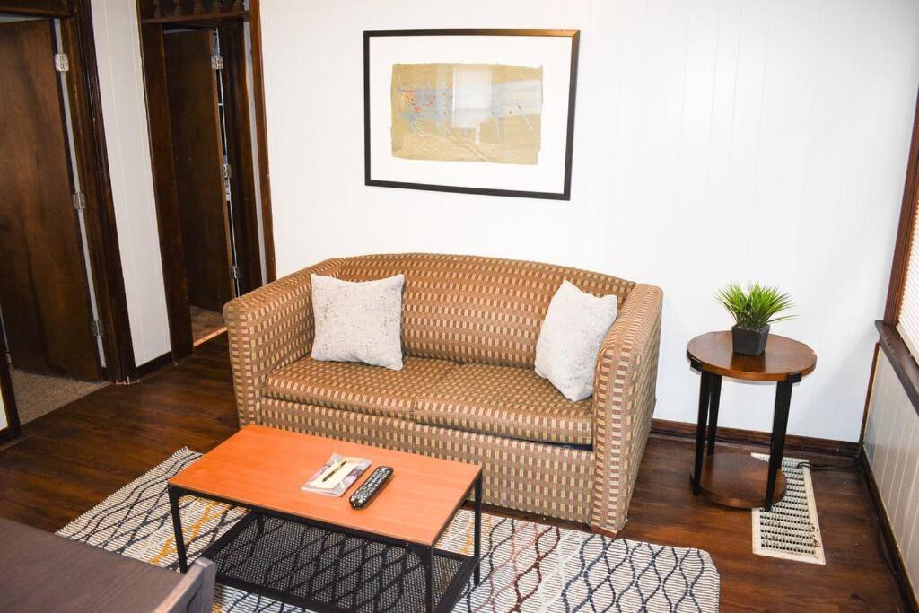 Apartment The House Hotels-5 Mins From Downtown-w45th1 Lower