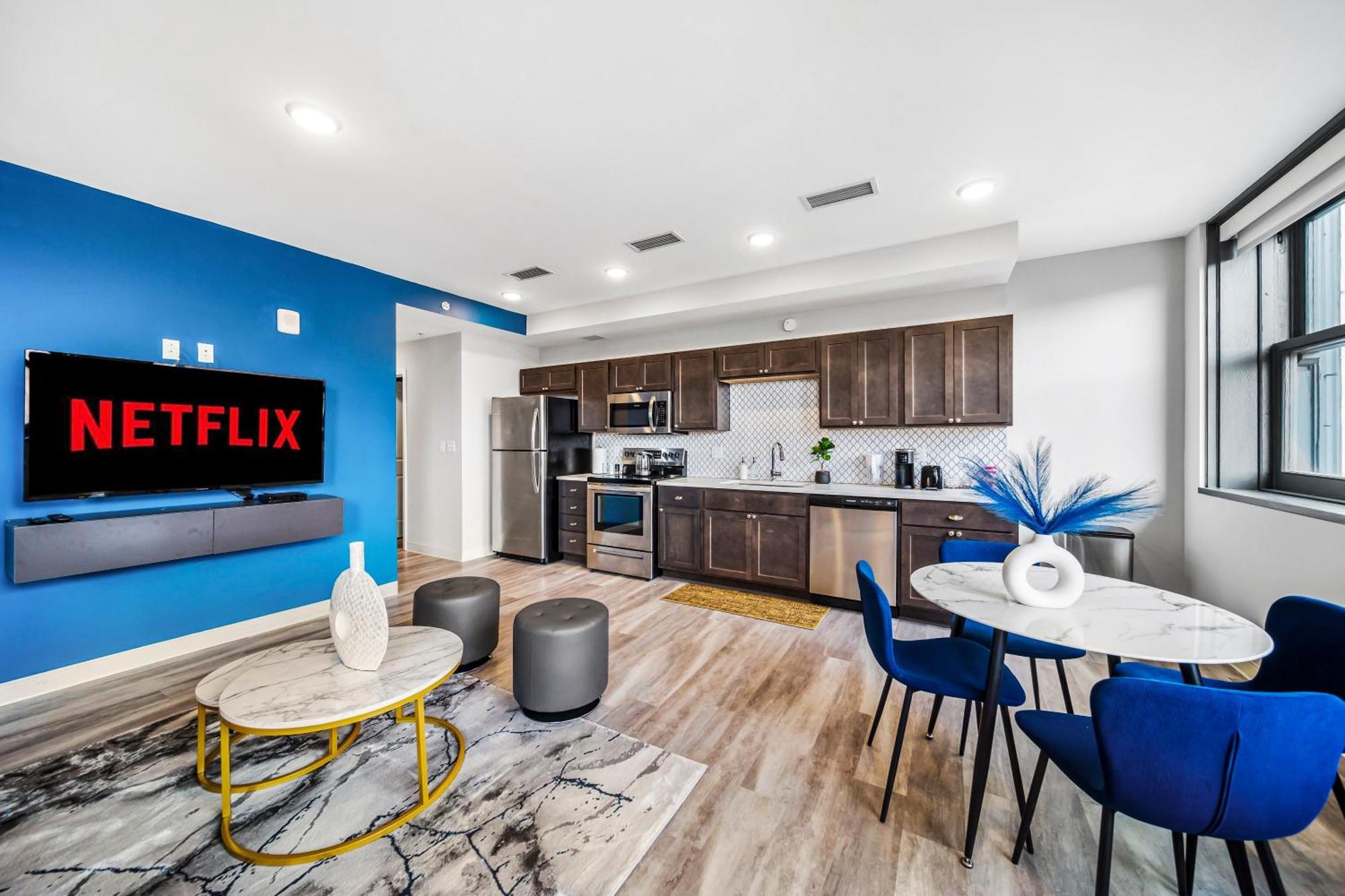 Apartment Free Pool And Steam In Downtown With Great Amenities- 607 *