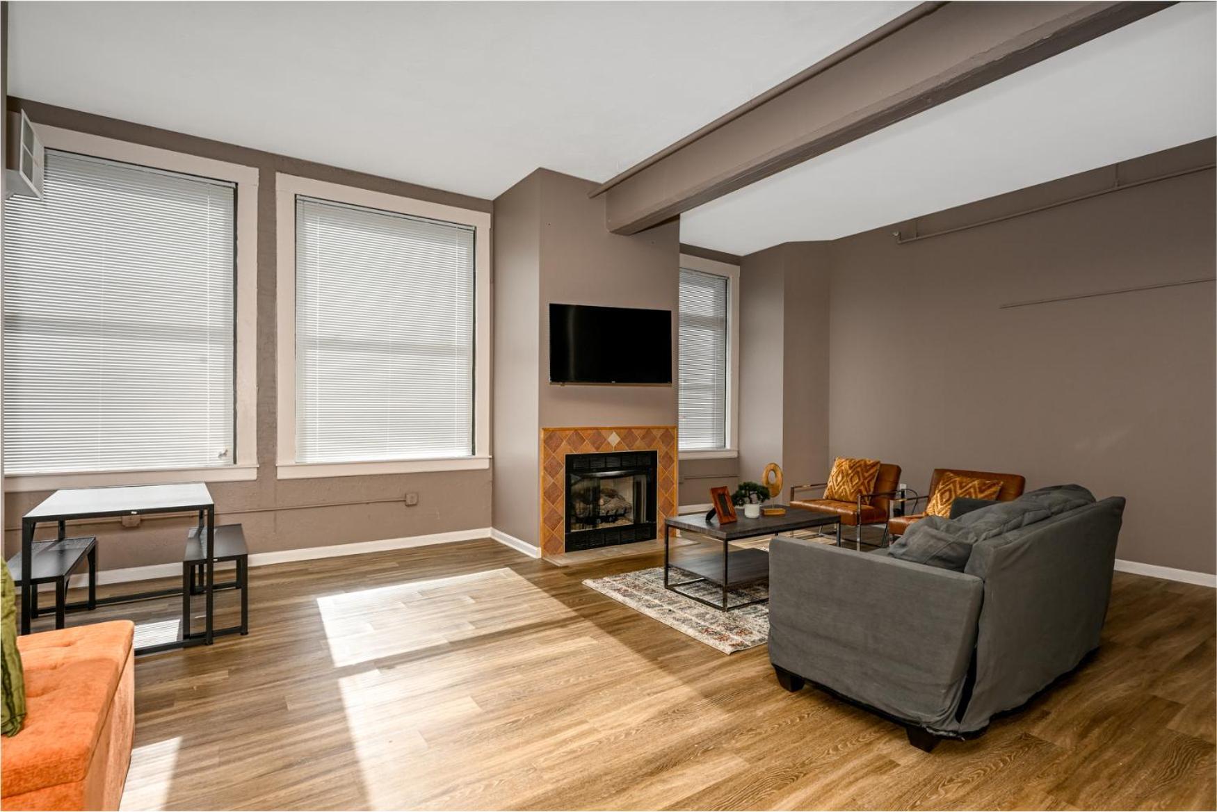 2 Bath Prkg+gym+sauna Perk Plaza +30 Day Apartment