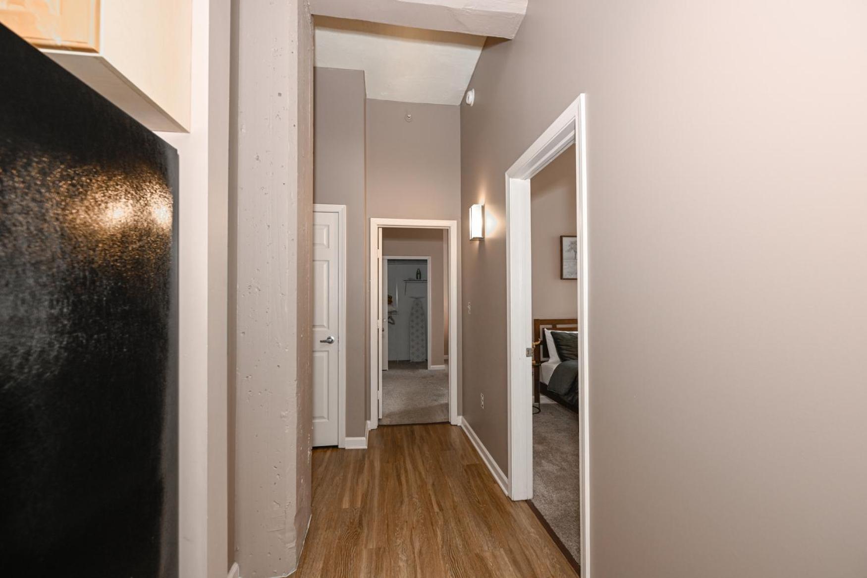 Apartment 2 Bath Prkg+gym+sauna Perk Plaza +30 Day