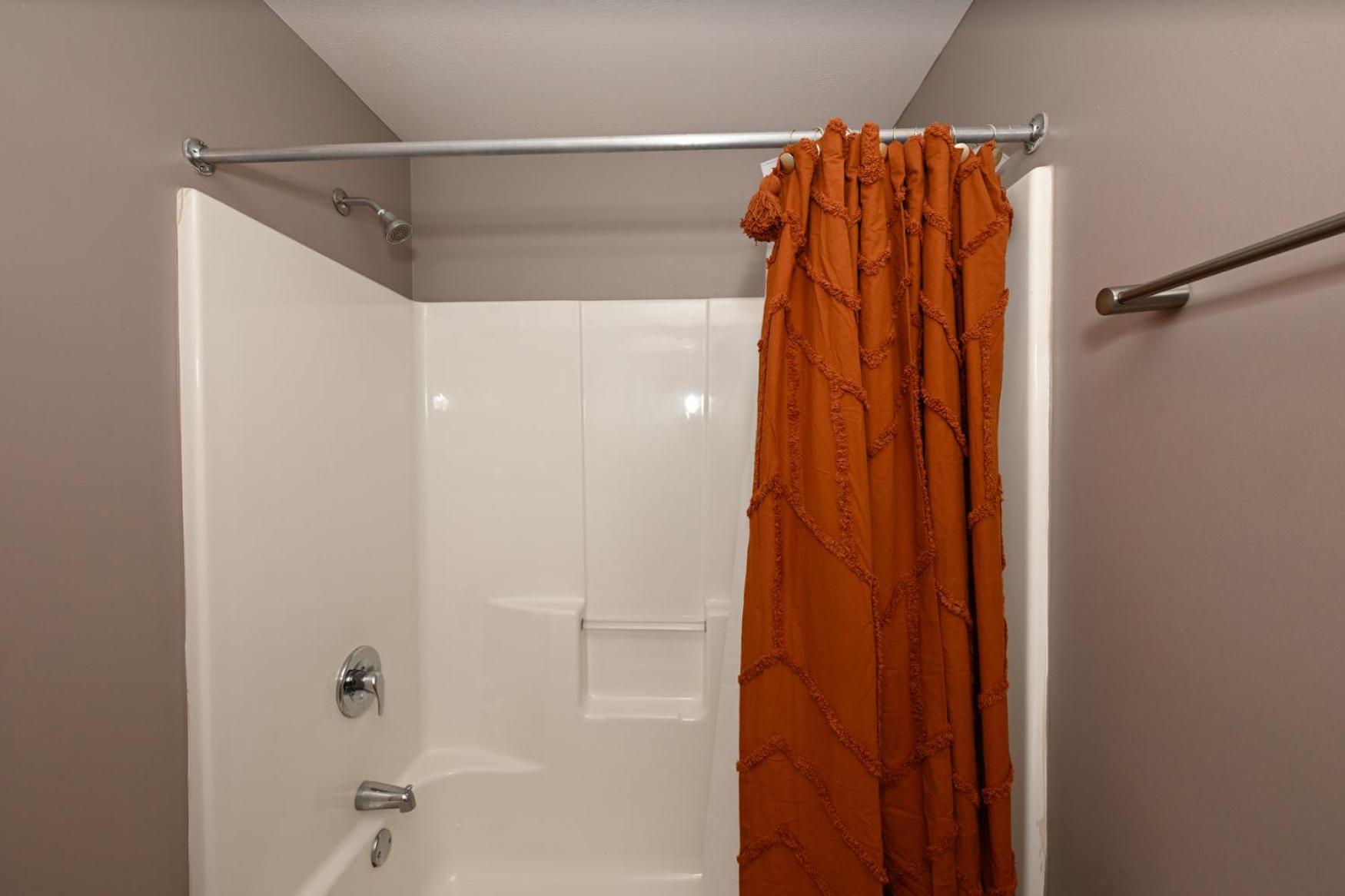 2 Bath Prkg+gym+sauna Perk Plaza +30 Day *