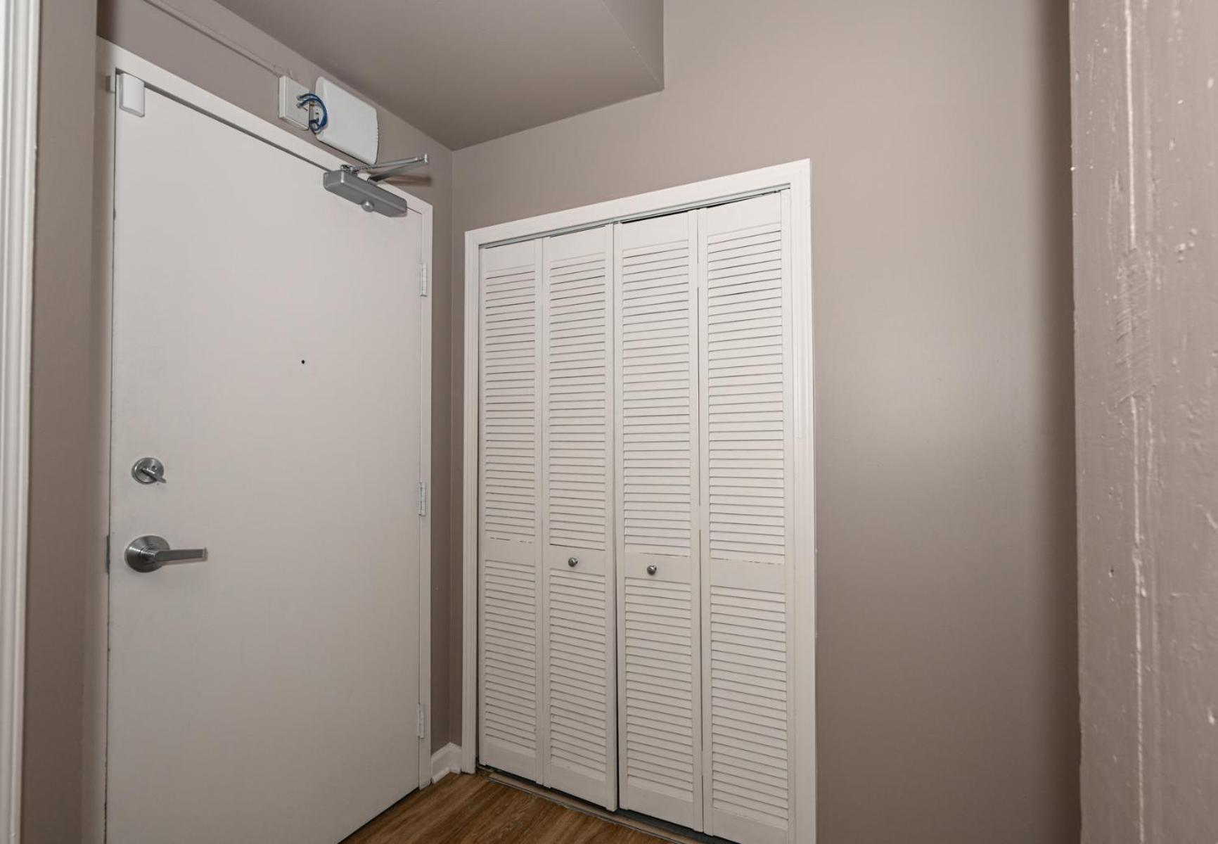 2 Bath Prkg+gym+sauna Perk Plaza +30 Day Cleveland