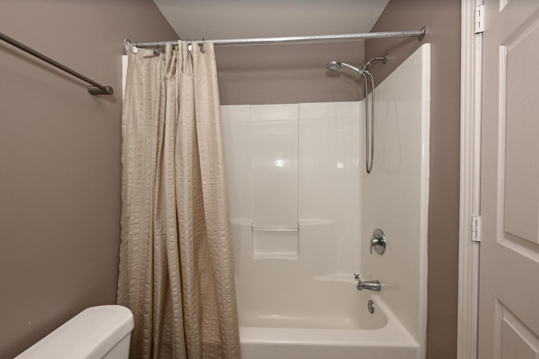 2 Bath Prkg+gym+sauna Perk Plaza +30 Day *