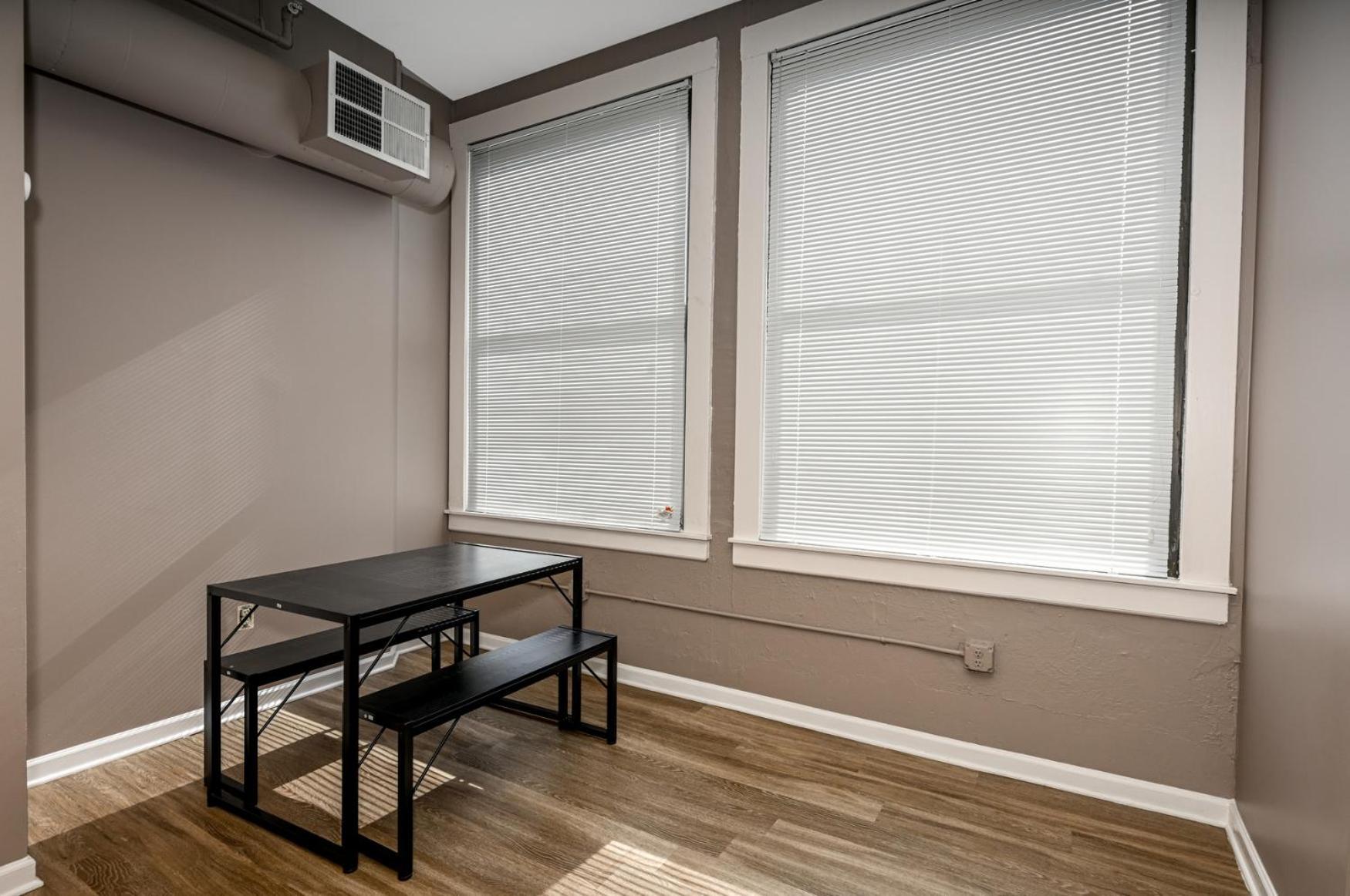 2 Bath Prkg+gym+sauna Perk Plaza +30 Day Cleveland