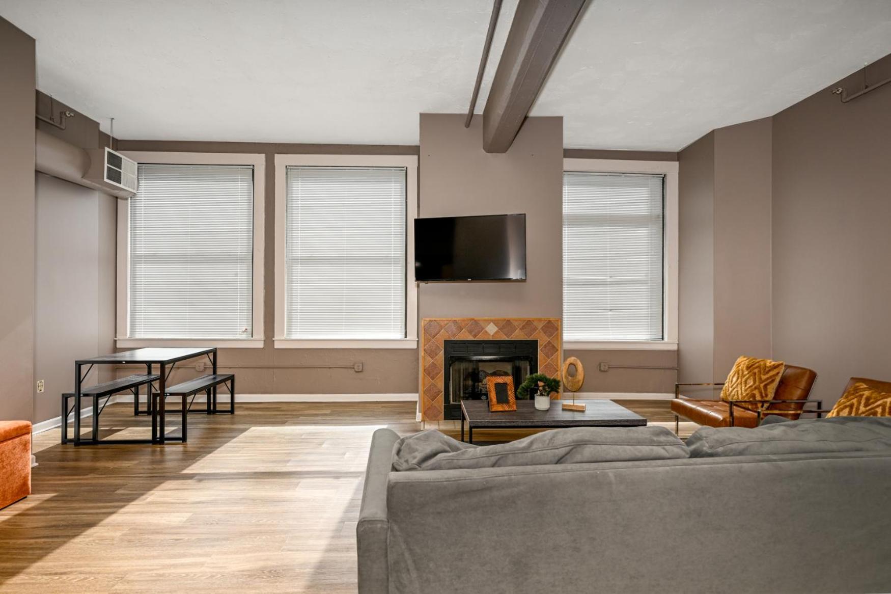 2 Bath Prkg+gym+sauna Perk Plaza +30 Day Apartment *