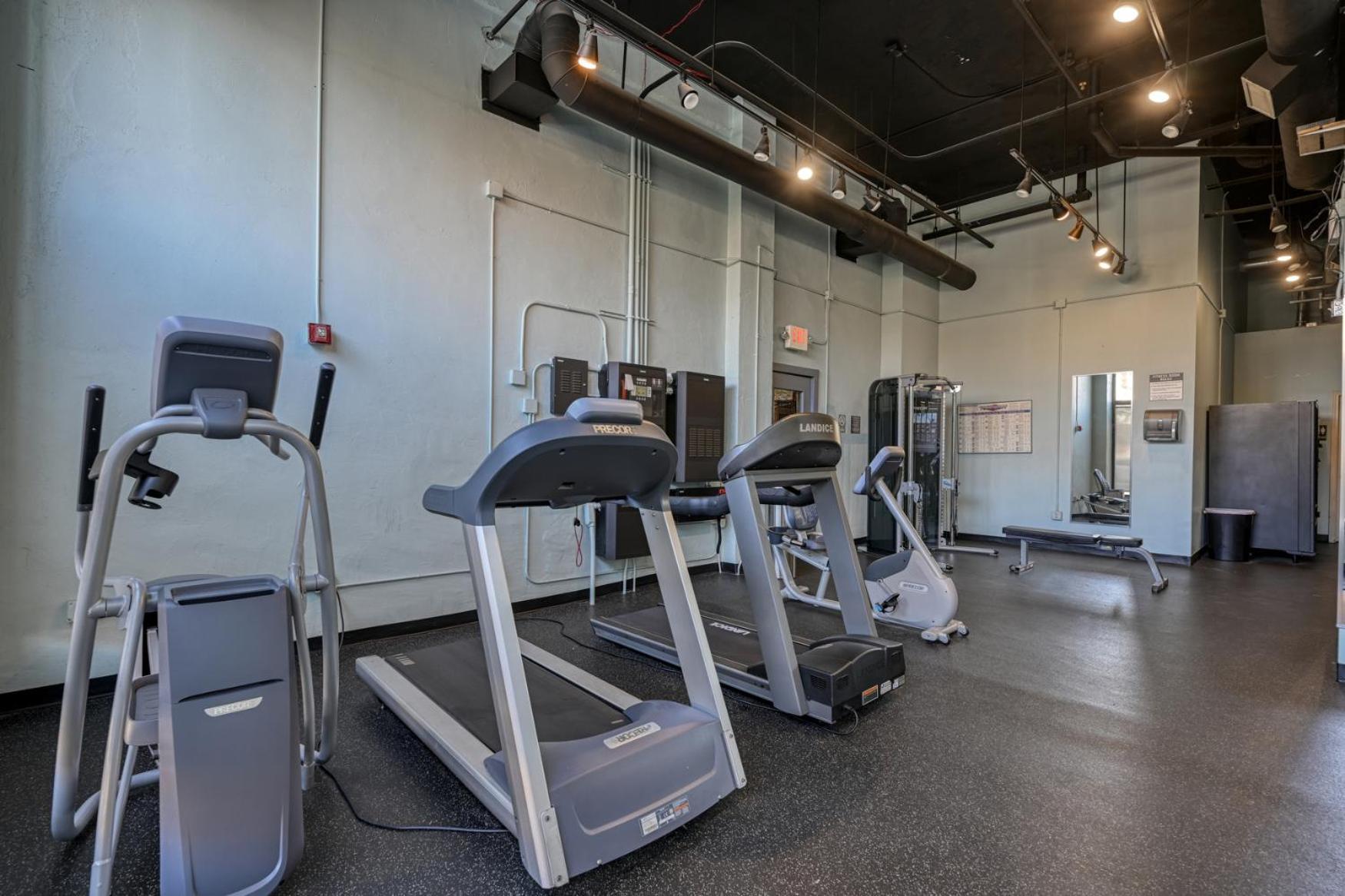 2 Bath Prkg+gym+sauna Perk Plaza +30 Day Cleveland