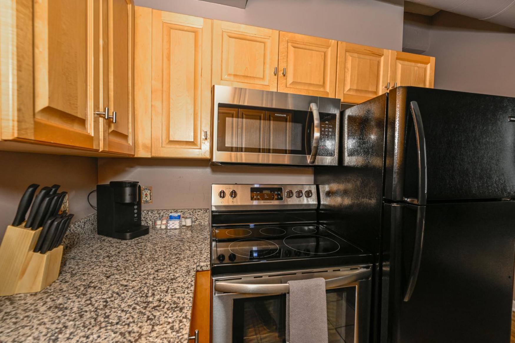 Apartment 2 Bath Prkg+gym+sauna Perk Plaza +30 Day