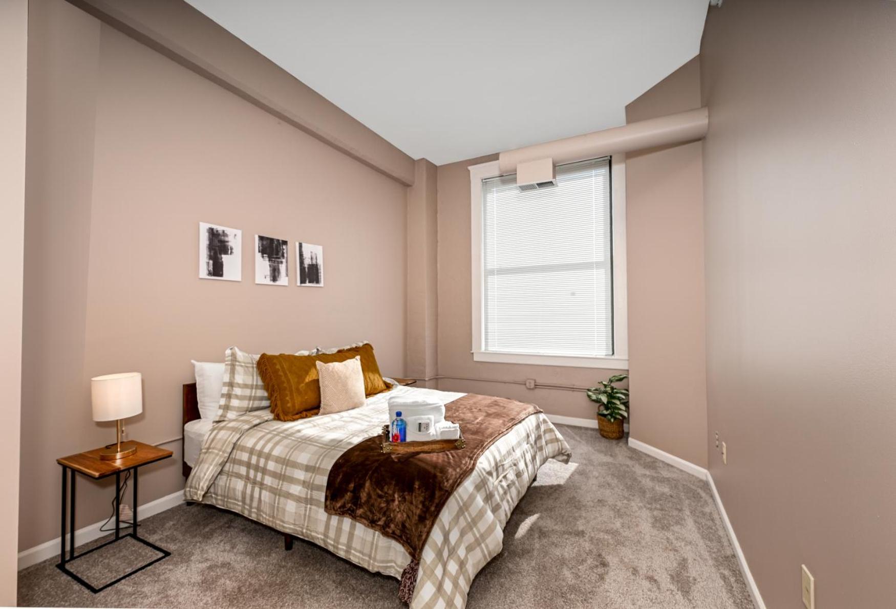 2 Bath Prkg+gym+sauna Perk Plaza +30 Day Apartment Cleveland