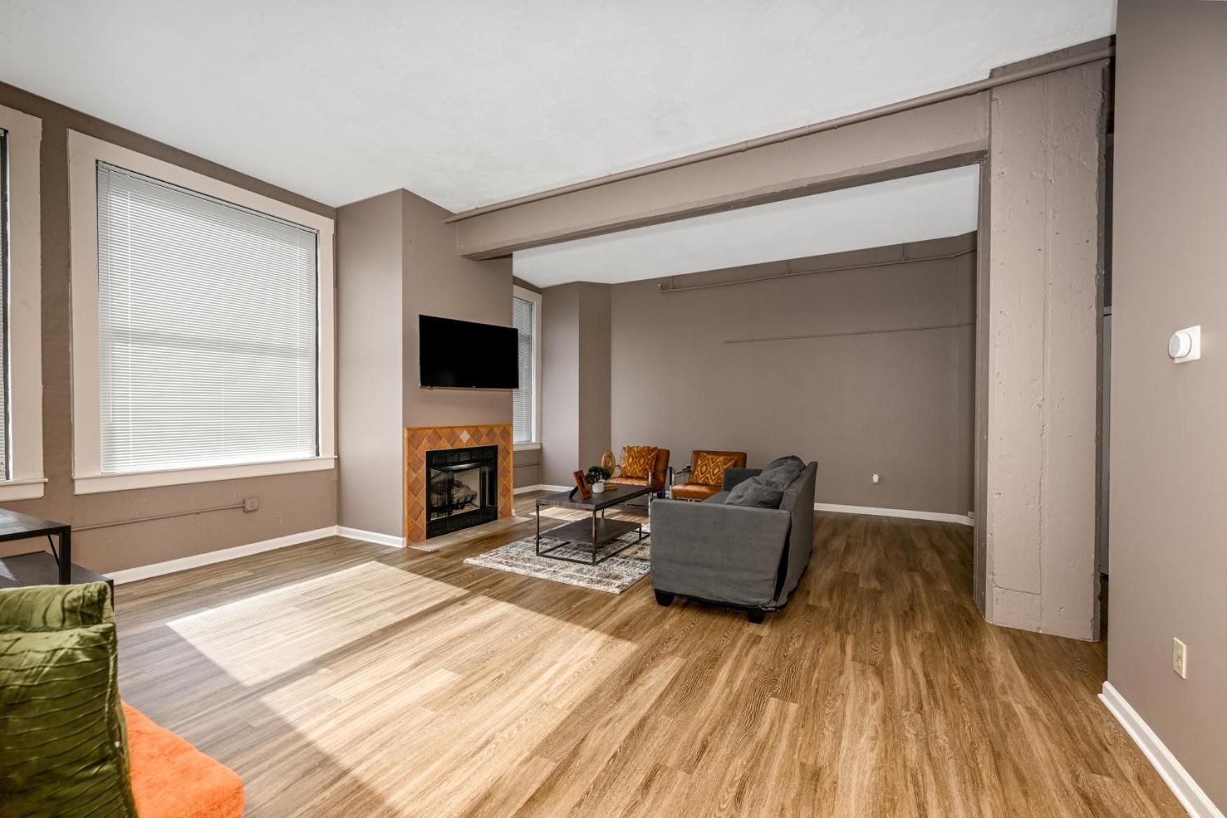 2 Bath Prkg+gym+sauna Perk Plaza +30 Day Cleveland