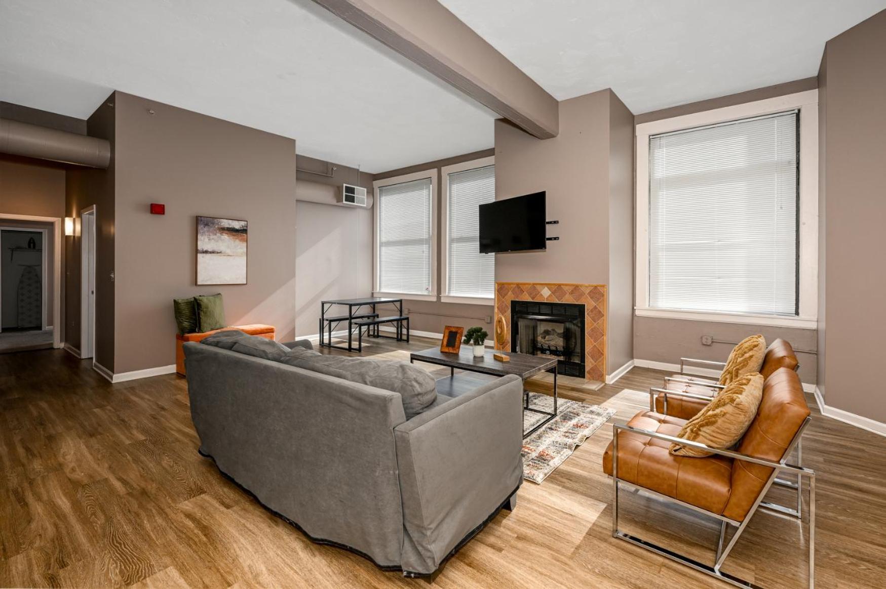 2 Bath Prkg+gym+sauna Perk Plaza +30 Day Cleveland