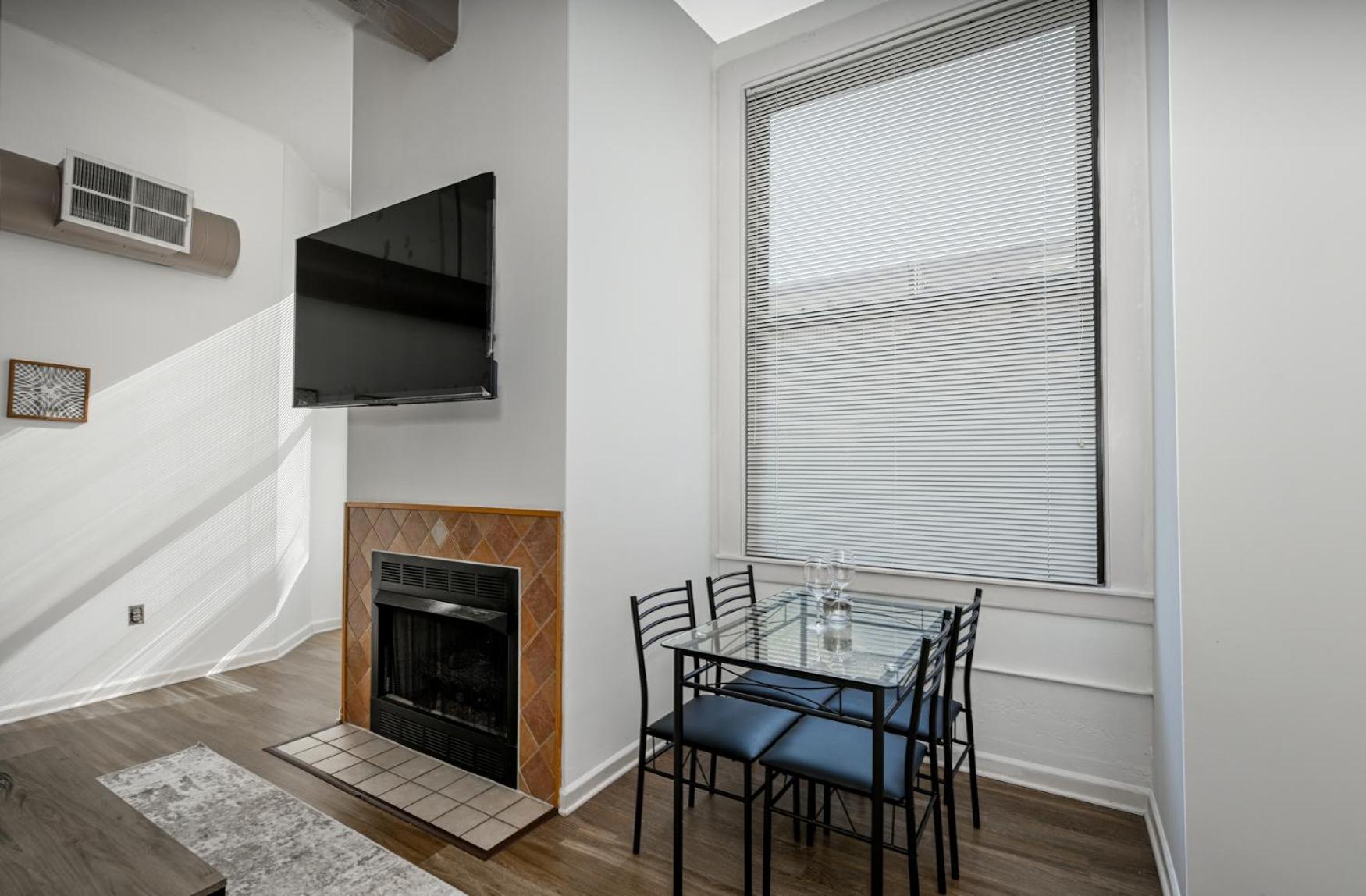 Apartment Prkg+sauna+gym Near Rock & Roll Hall Of Fame