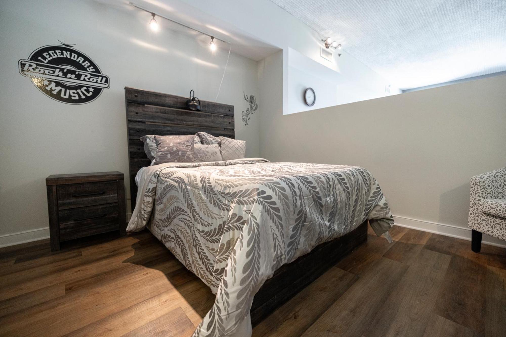 Cle Rock Haven - Play, Work, Whirlpool Tub Escape * Cleveland